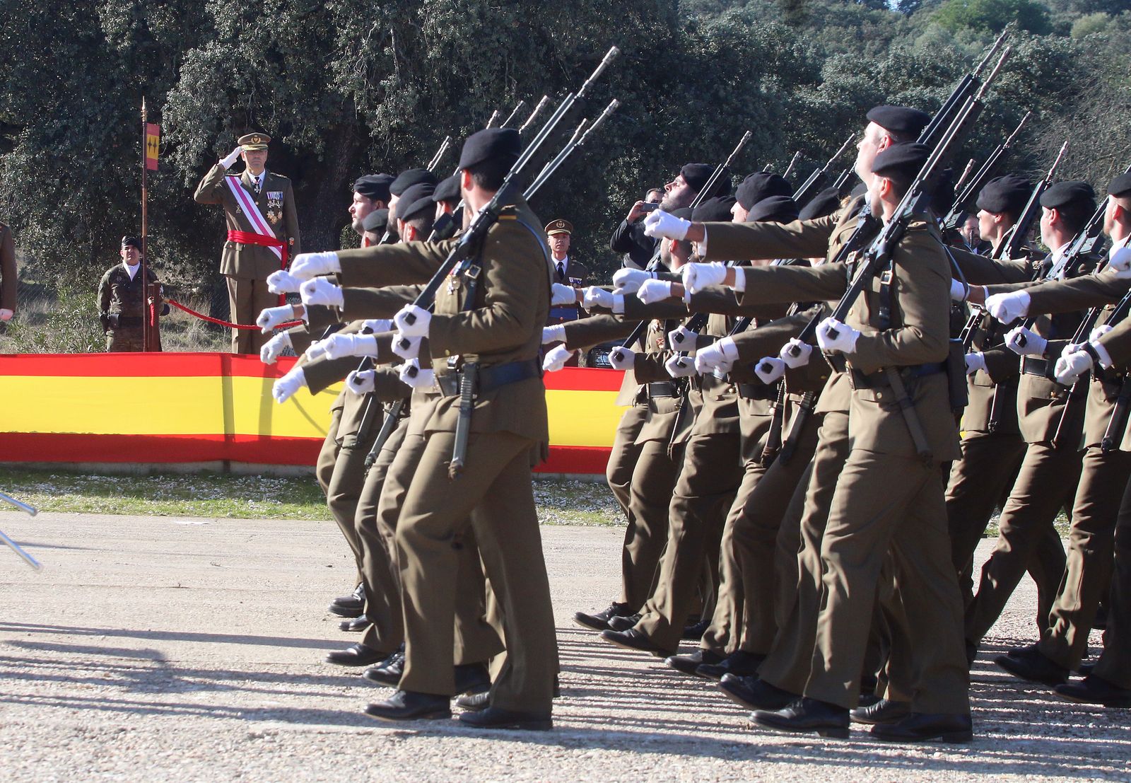 Parada militar en la base de Cerro Muriano por el Día de la Inmaculada