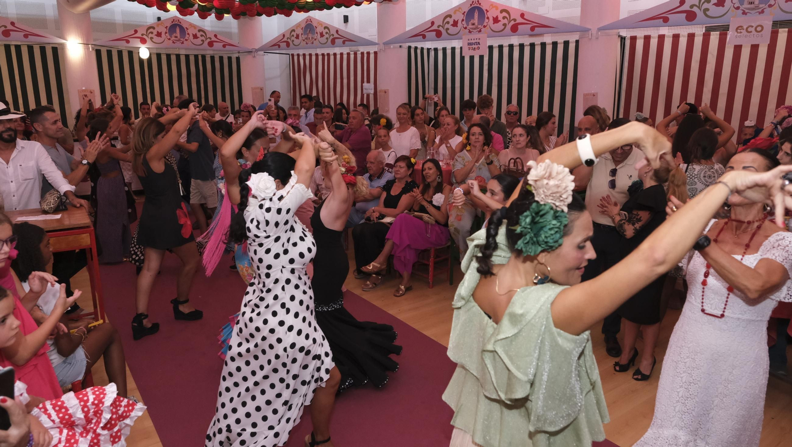 Los almerienses disfrutan del lunes en la Feria del Mediodía