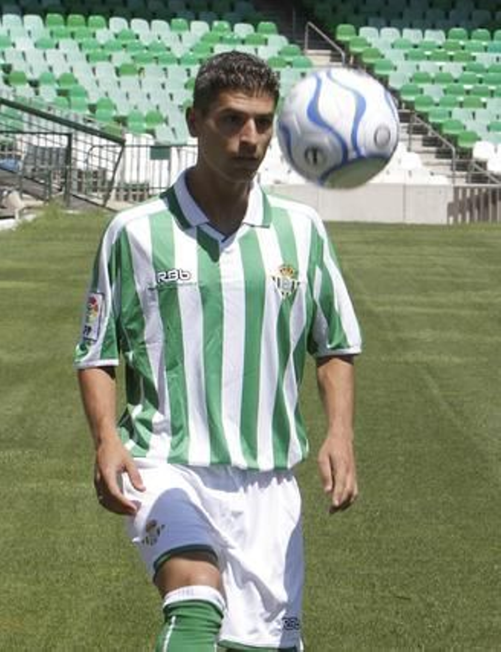 Salva Sevilla en su presentación como jugador del Betis.

Foto: José Ángel García