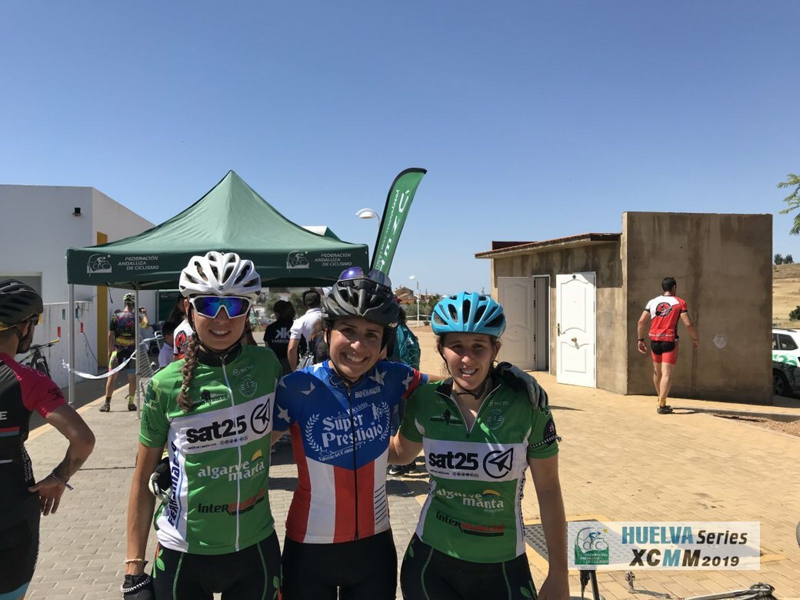 Podio femenino de la prueba disputada en la localidad andevaleña de El Almendro.