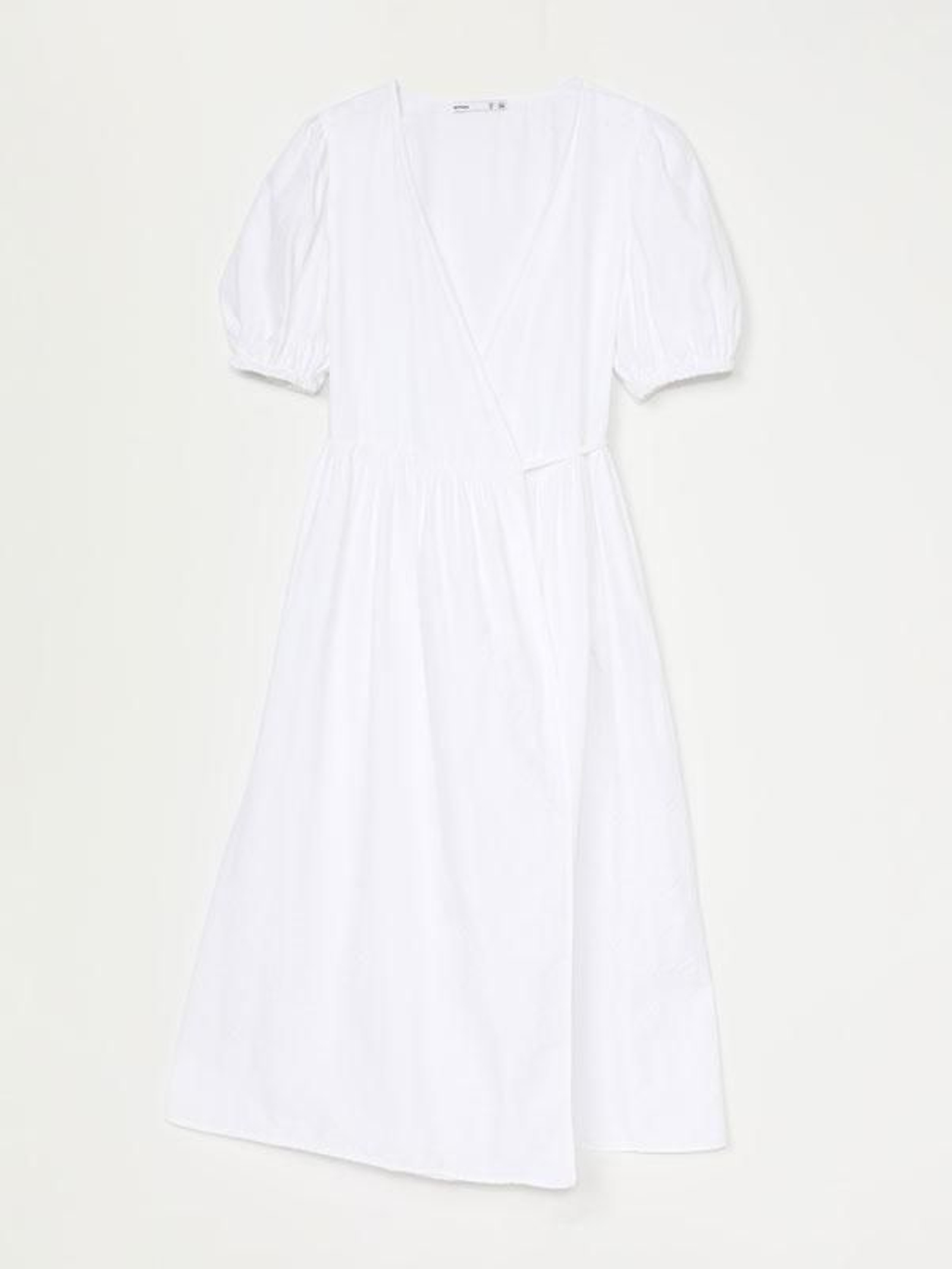 El vestido blanco de Lefties. El vestido blanco de Lefties.