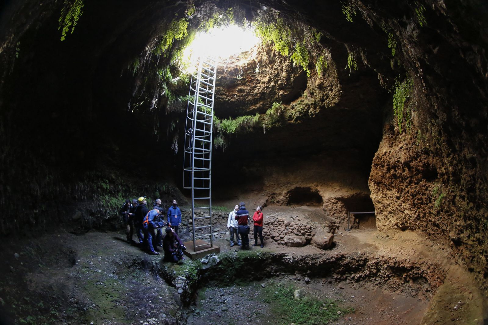 Visita al silo-mazmorra de Grande del Secano que se ha abierto al público tras los trabajos de conservación y recuperación.