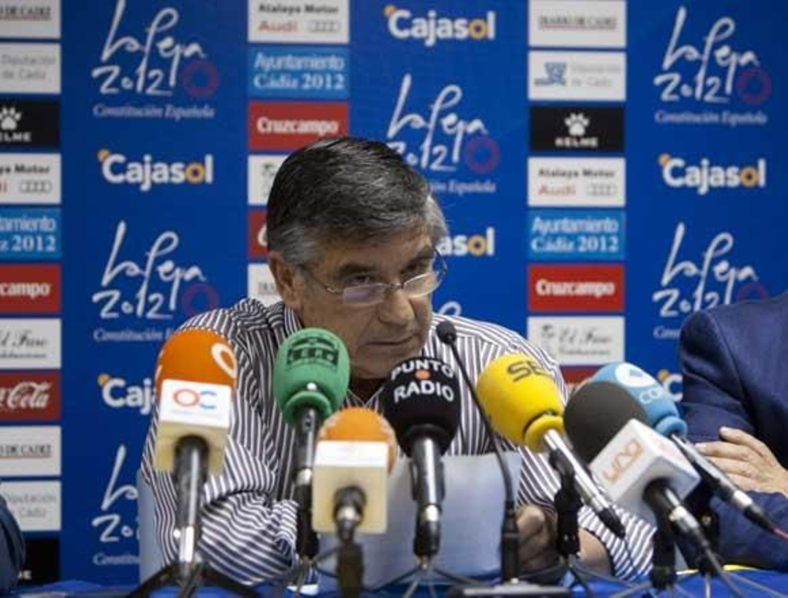 Escueta despedida de Julio Peguero