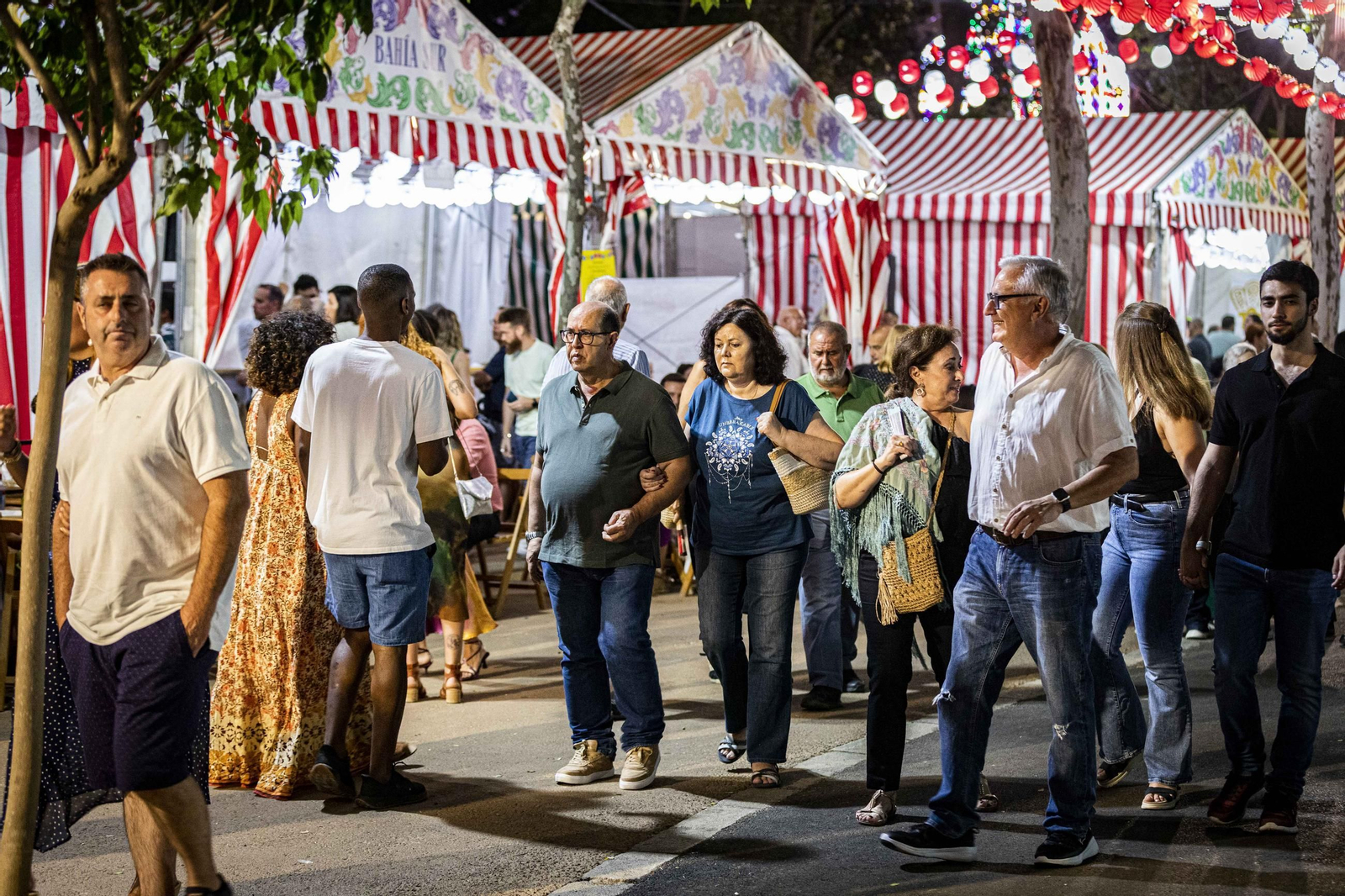 Búscate en las imágenes del viernes de Feria en San Fernando