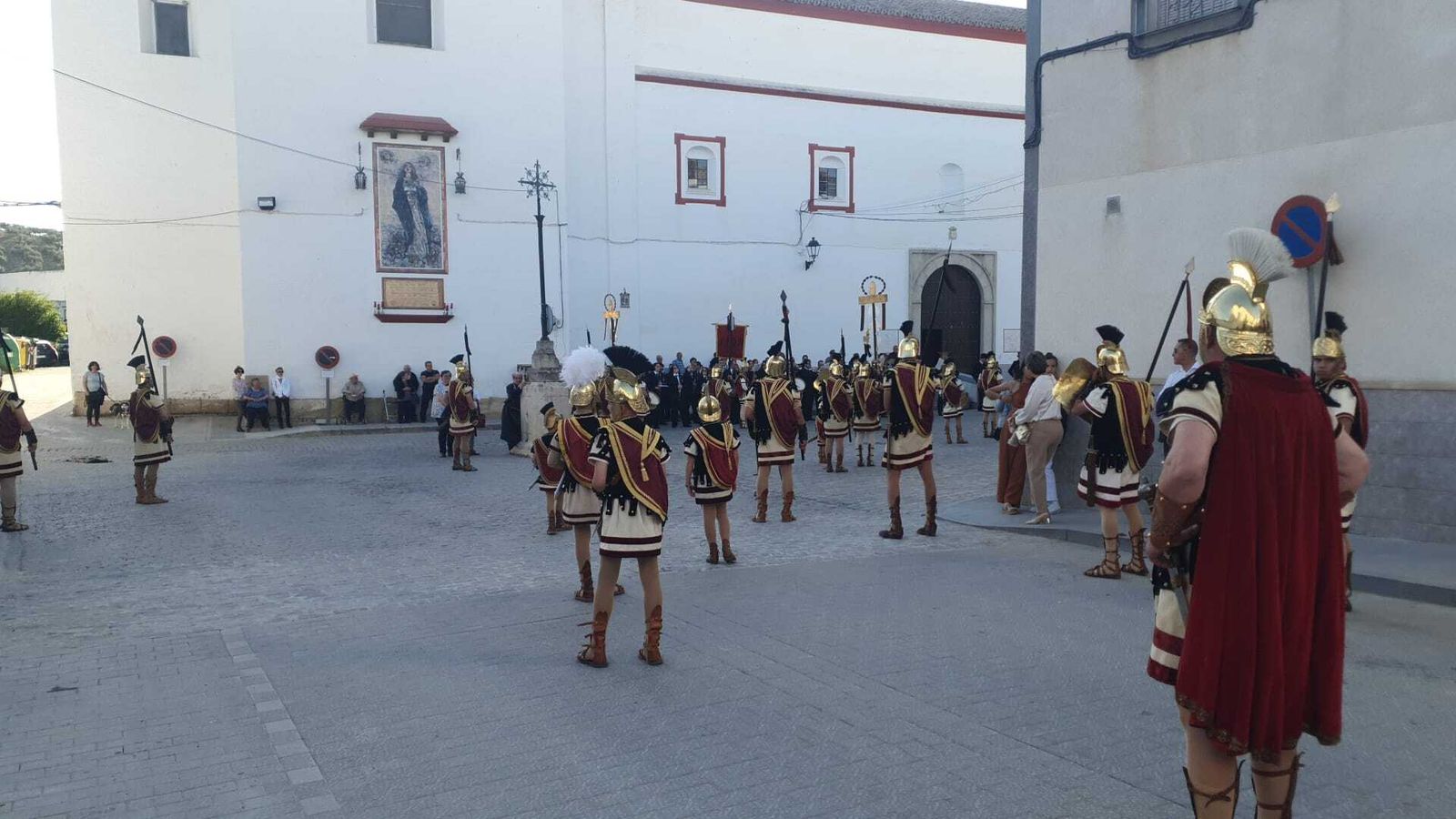 Viernes Santo en Castro del Río: La cesión del paso al Santo Entierro, en imágenes