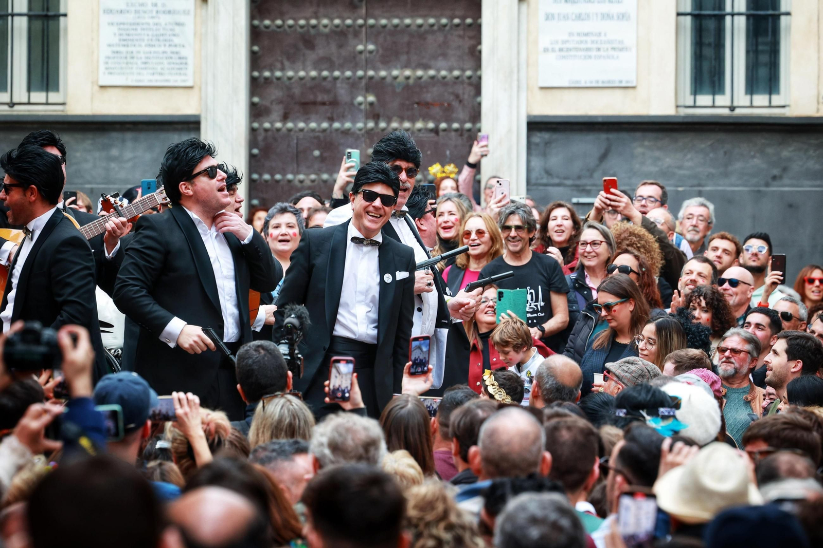 Las mejores imágenes del primer domingo del Carnaval de Cádiz
