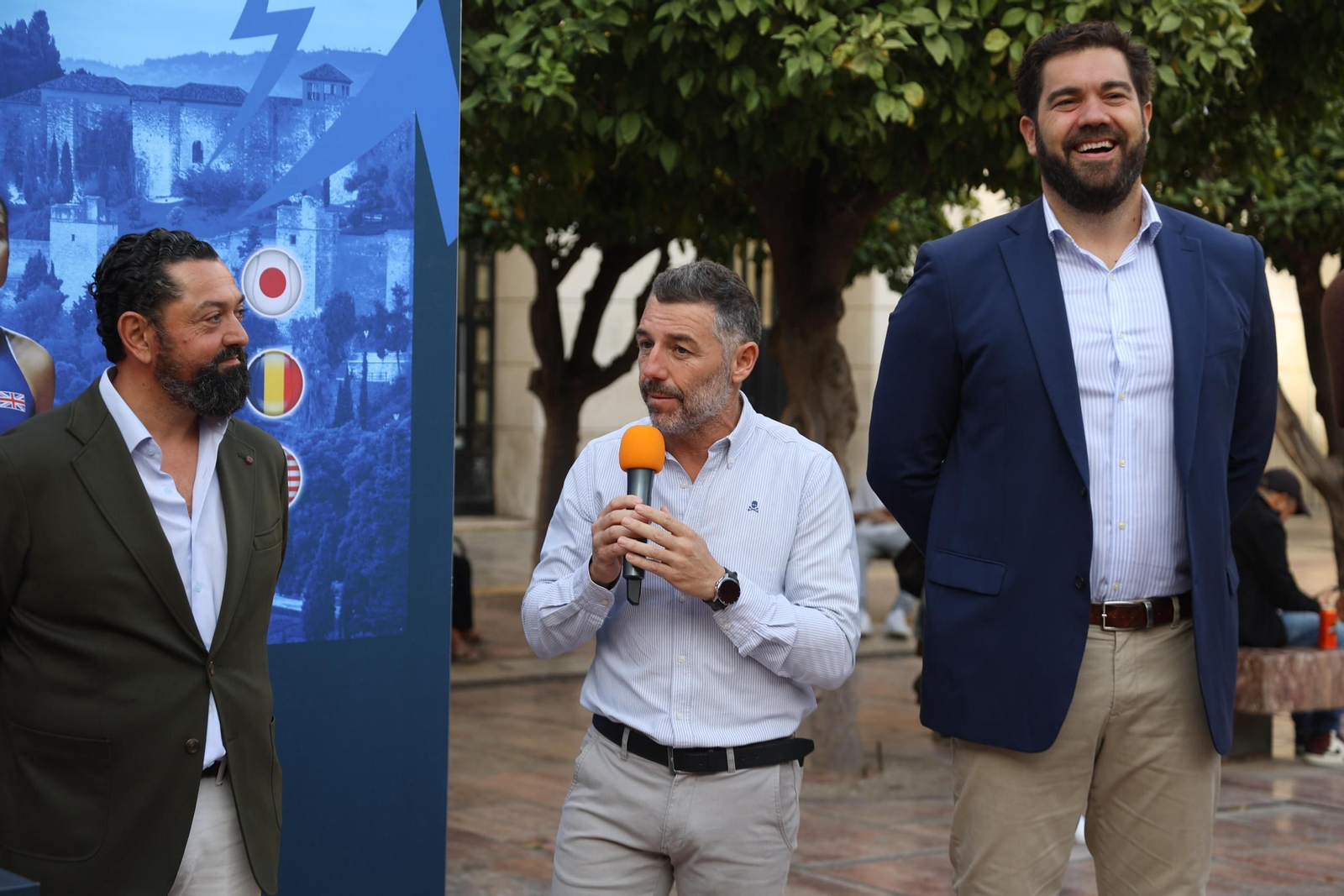 El alcalde De la Torre se anima a jugar con Conchita Martínez en la presentación de la BJKC