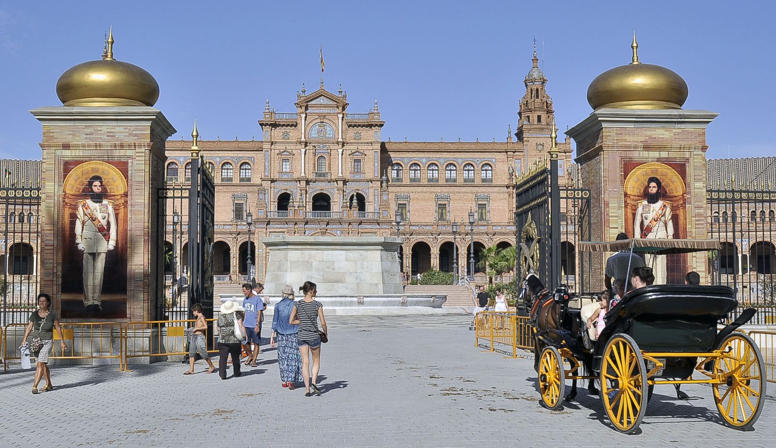 La Plaza de España caracterizada para la película 'El Dictador'.