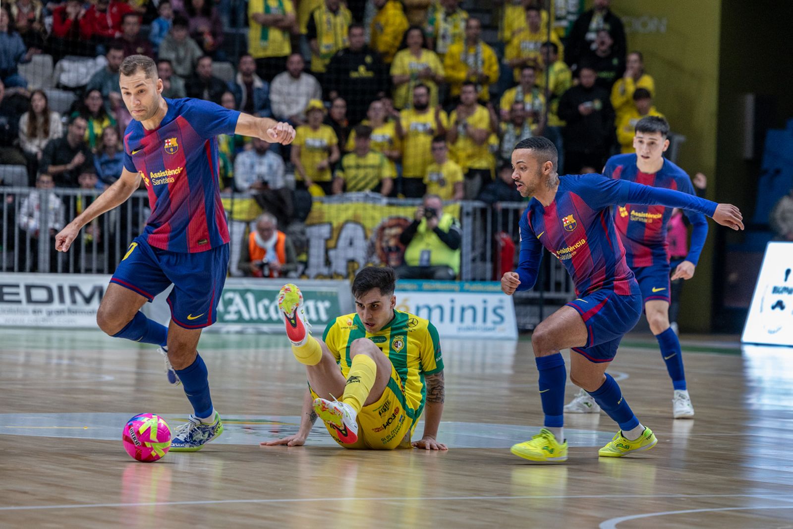 Las mejores imágenes del espectacular encuentro entre Jaén Paraíso Interior FS y Barça (3-3)