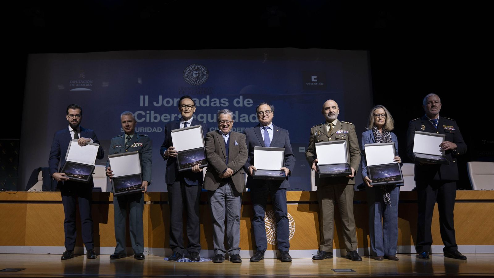 Entrega de reconocimientos en la jornada inaugural de esta cita.