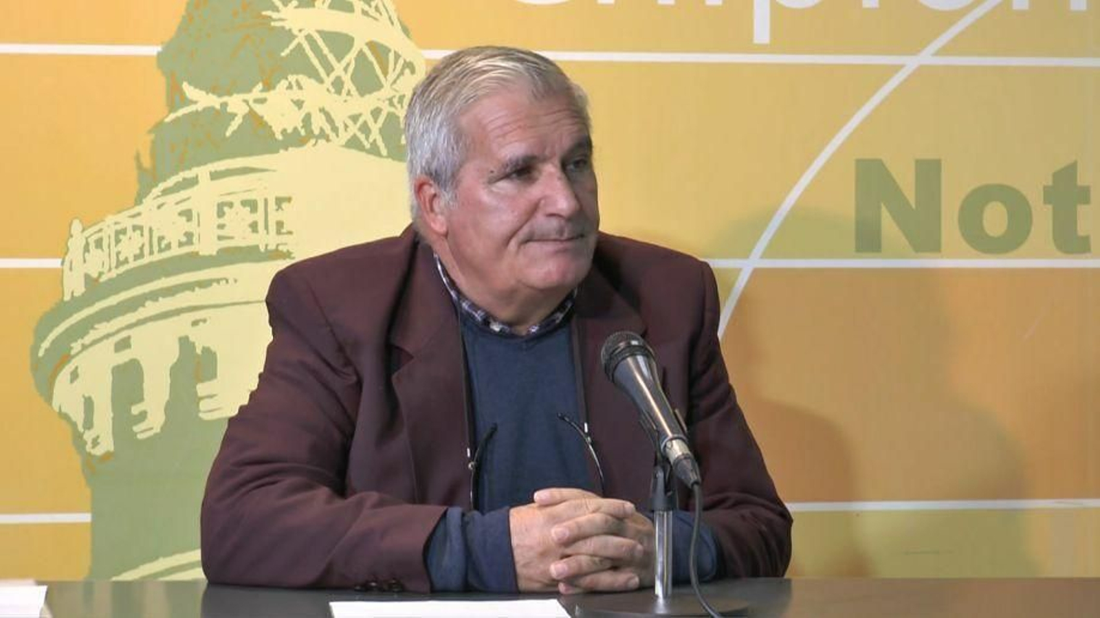 El presidente de la Asociación de Empresarios de Chipiona (Acitur), Sebastián Tirado, en la radio-televisión municipal.