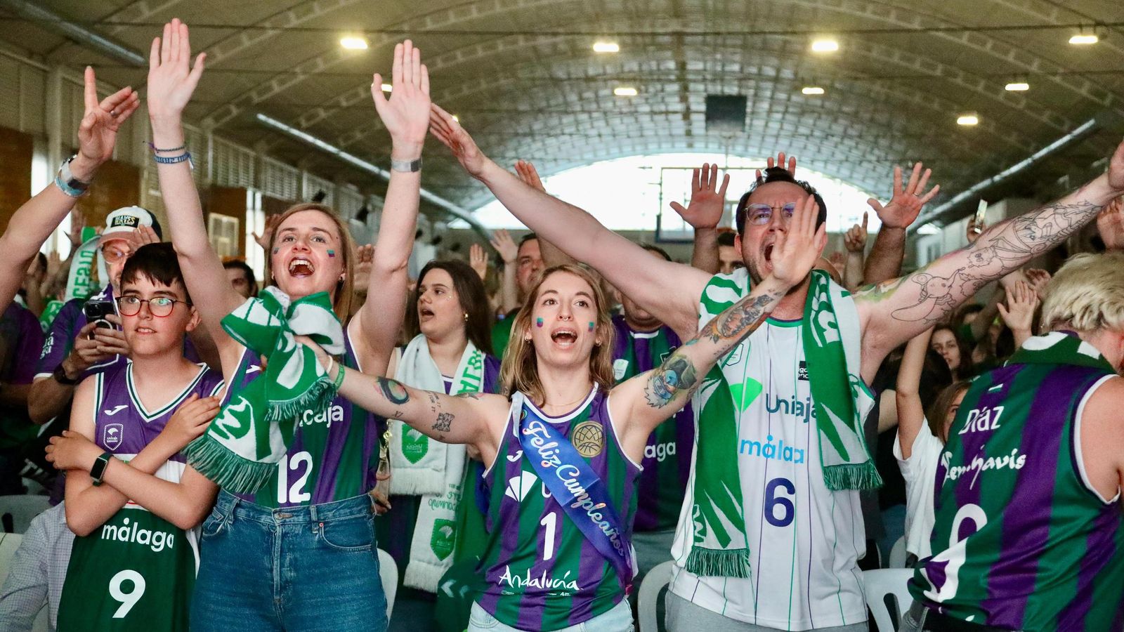 La locura en Los Guindos: ¡Búscate durante la final de BCL del Unicaja!
