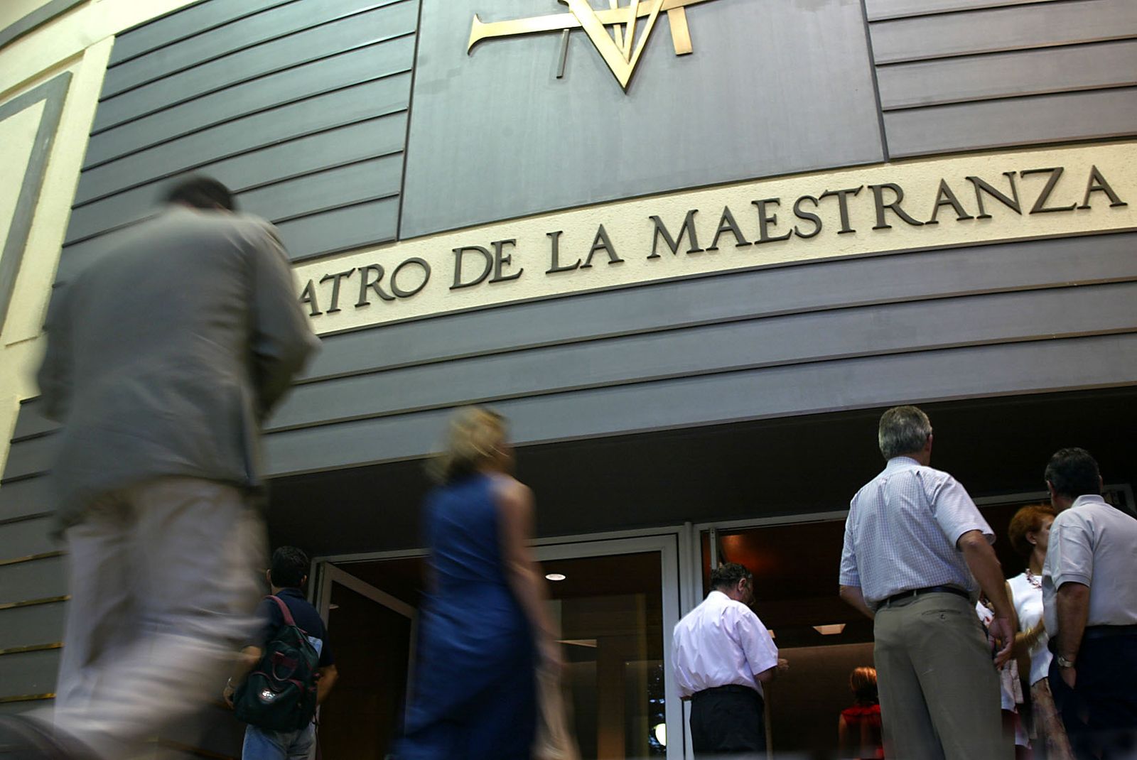 Entrada del Teatro de la Maestranza en tiempos pre-pandemia.