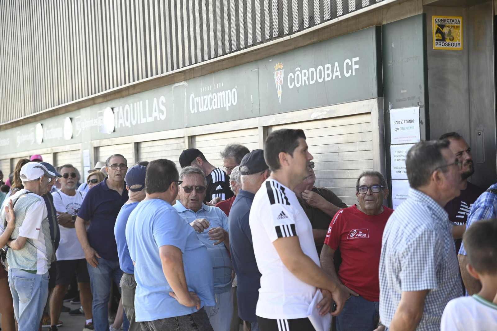 Vuelven las colas a El Arcángel: El Córdoba CF inicia la fase de nuevas altas en su campaña de abonos