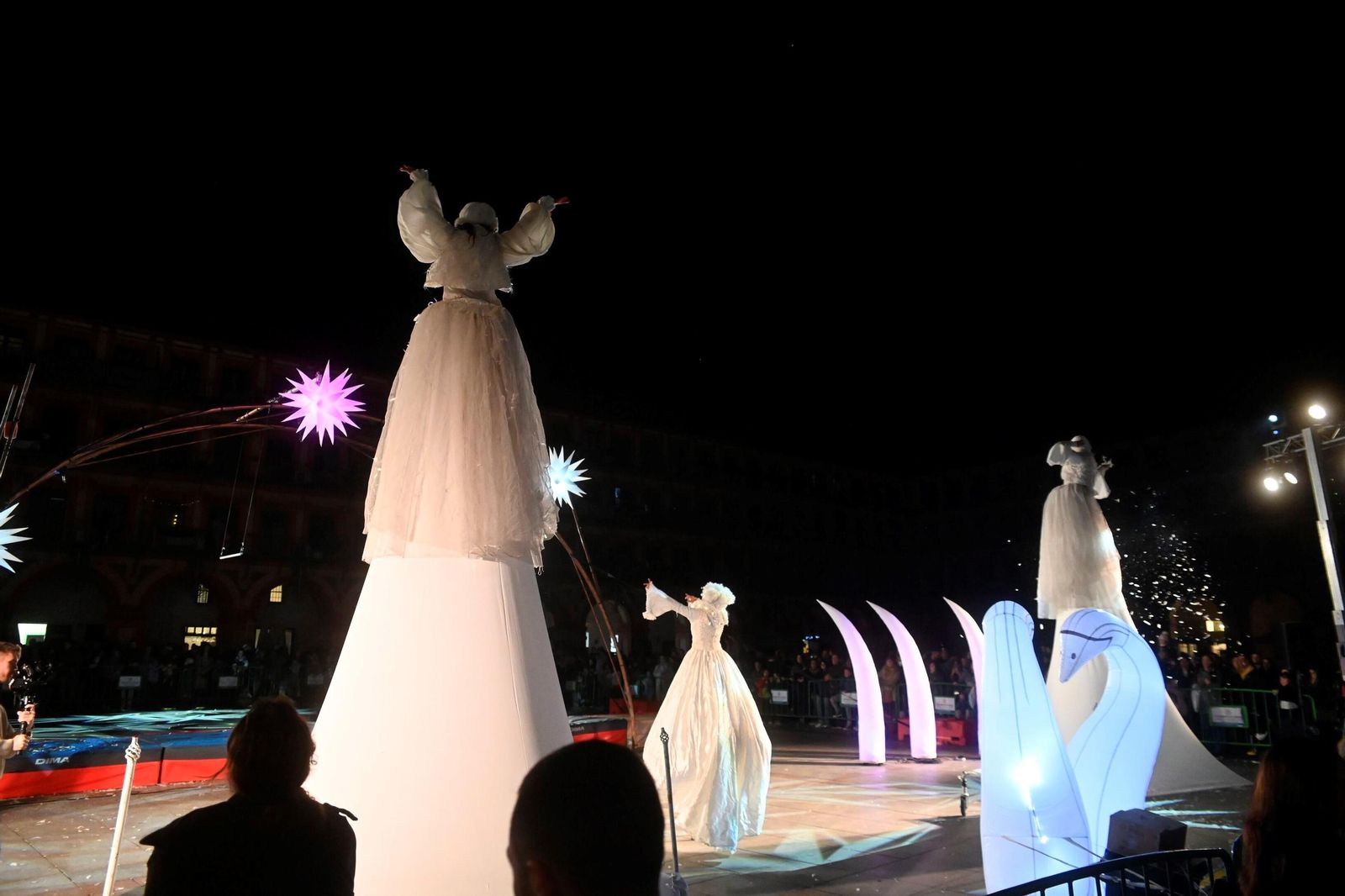 El espectáculo navideño de acrobacias en La Corredera de Córdoba, en imágenes