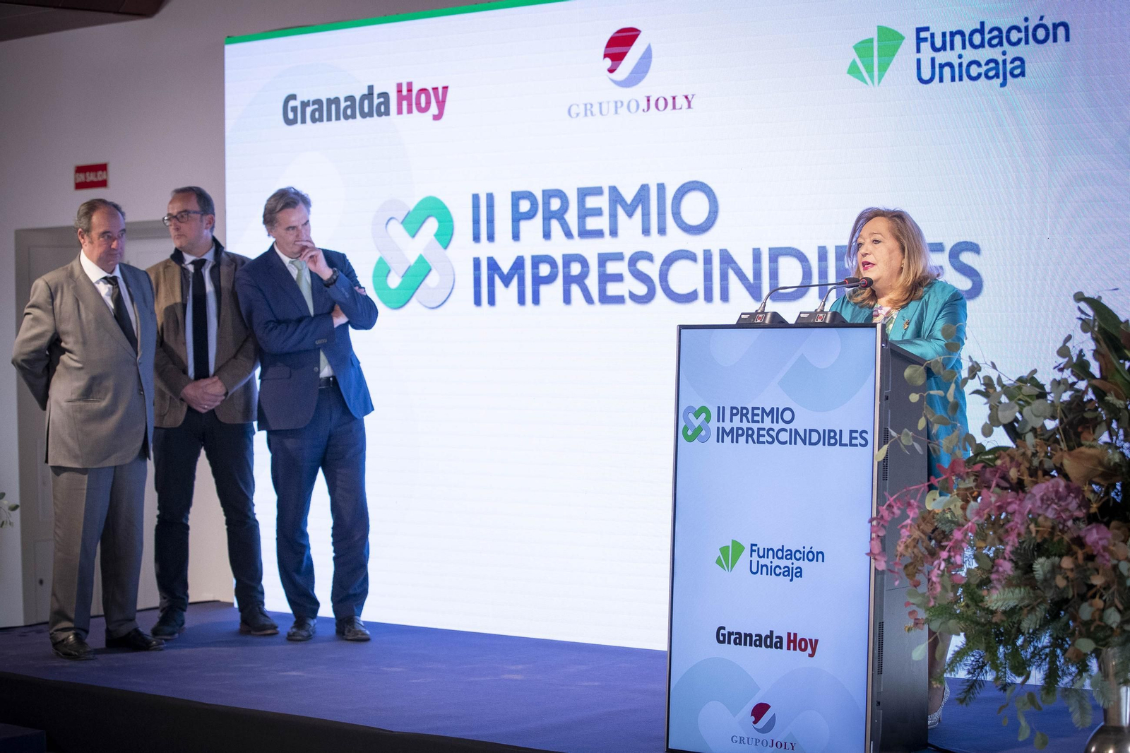 La presidenta de Aspace, Encarnación Navas, recoge su galardón en los II Premios Imprecindibles de Fundacion Unicaja y Grupo Joly
