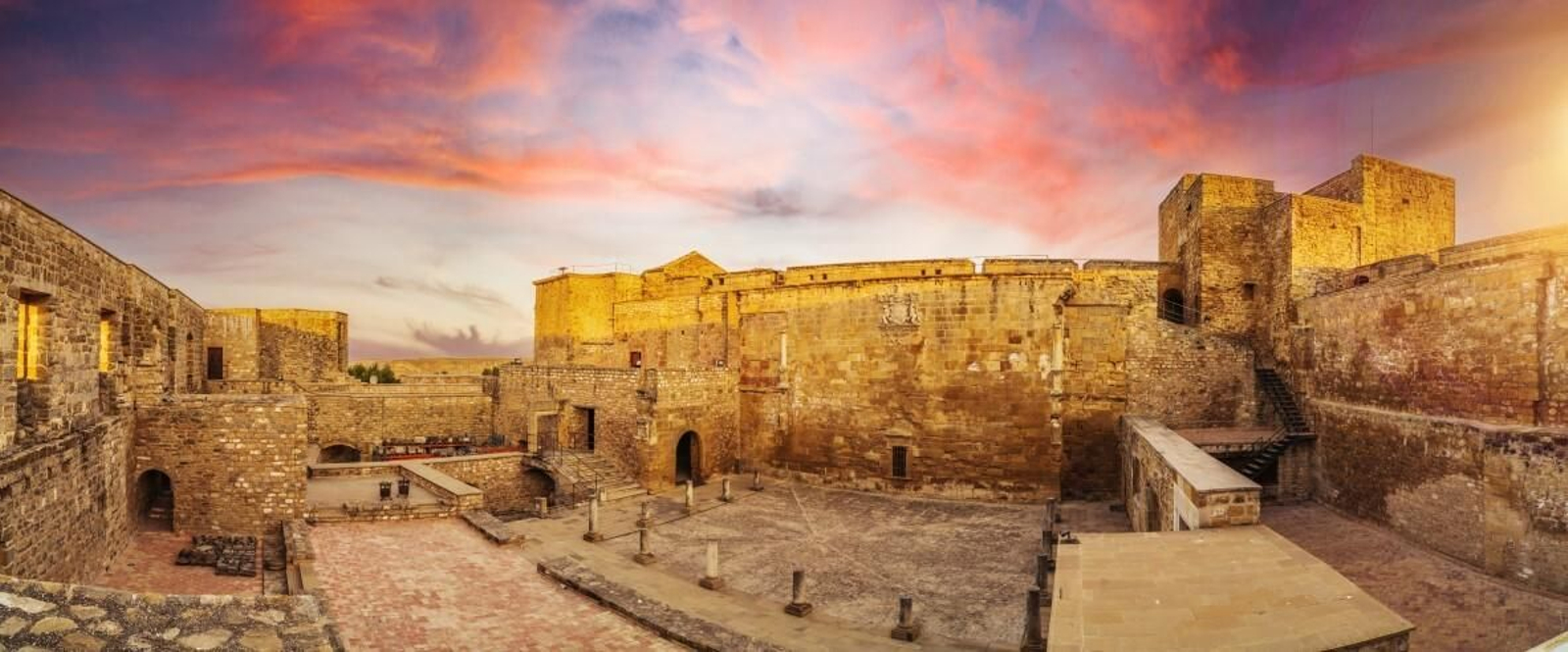 El patio del Castillo de Sabiote acogerá muchas de las actuaciones programadas para estos días de fiesta.