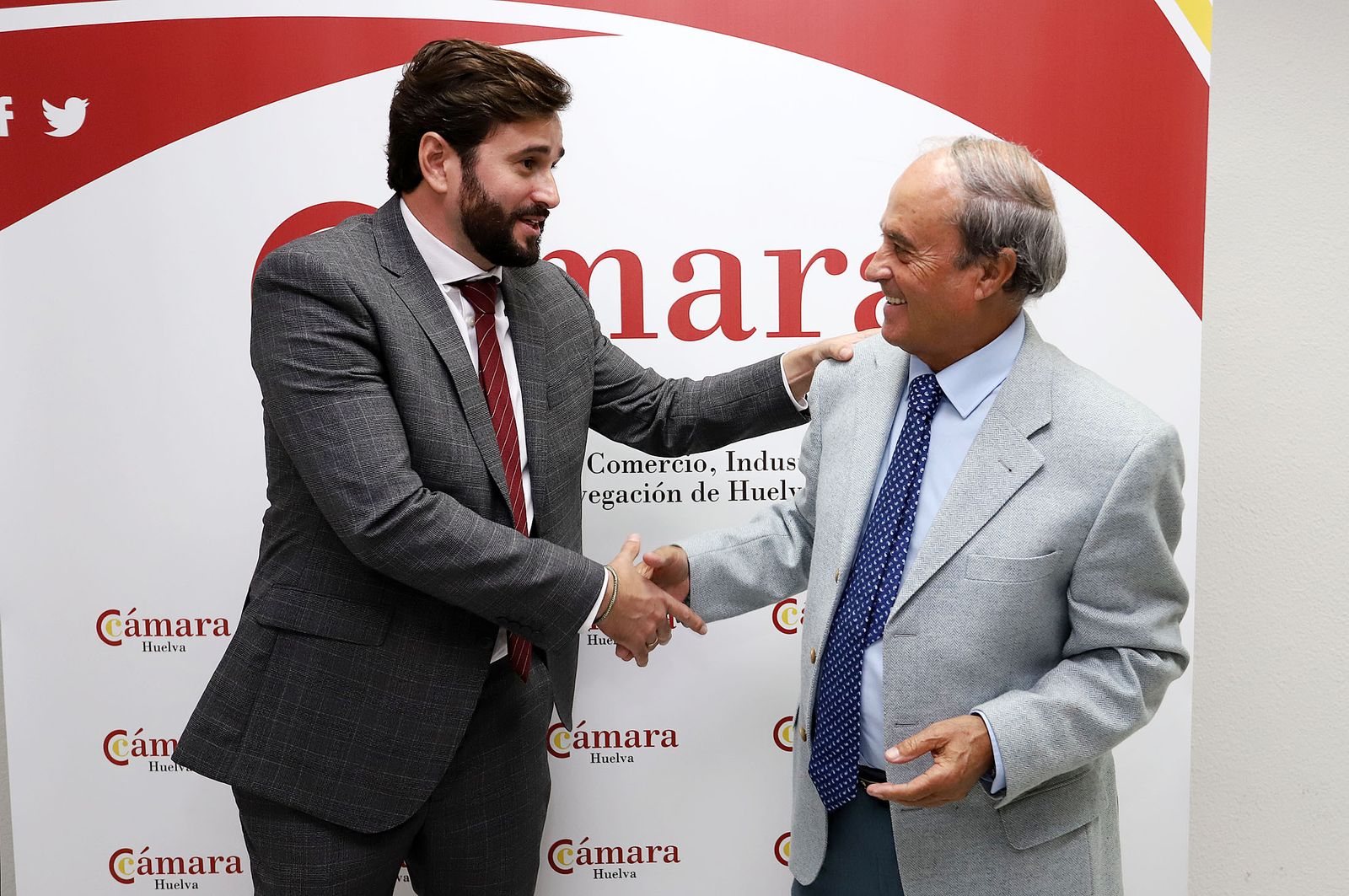 Daniel Toscano junto con el anterior presidente de la Cámara de Comercio de Huelva, Antonio Ponce.