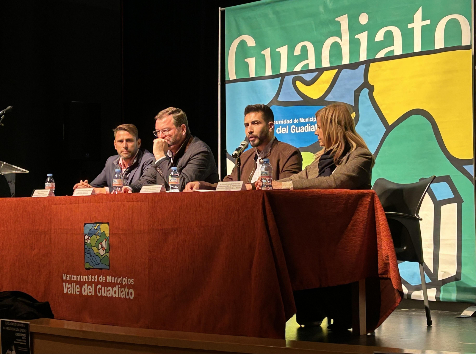 El Alto Guadiato clama contra la violencia sobre la mujer, en imágenes