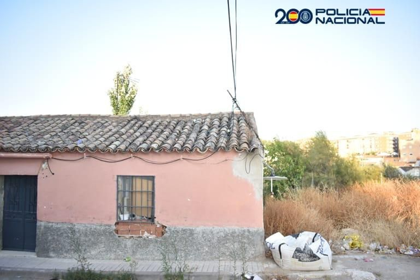 Enganches ilegales a la luz. Enganches ilegales a la luz.