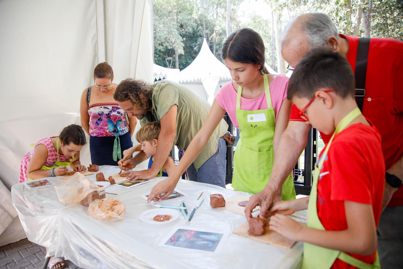 Los talleres infantiles de cerámica de 'Alfaralmería', en imágenes