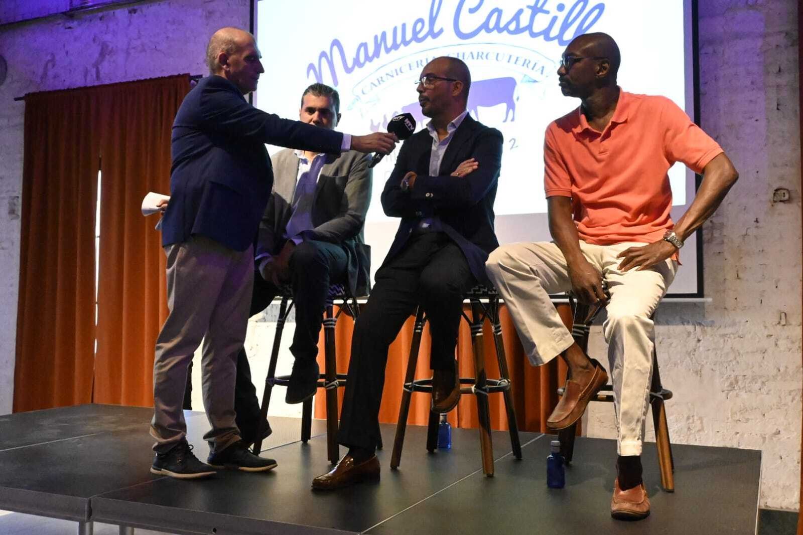 Imágenes de la presentación de las equipaciones del Ciudad de Huelva para la temporada 23/24