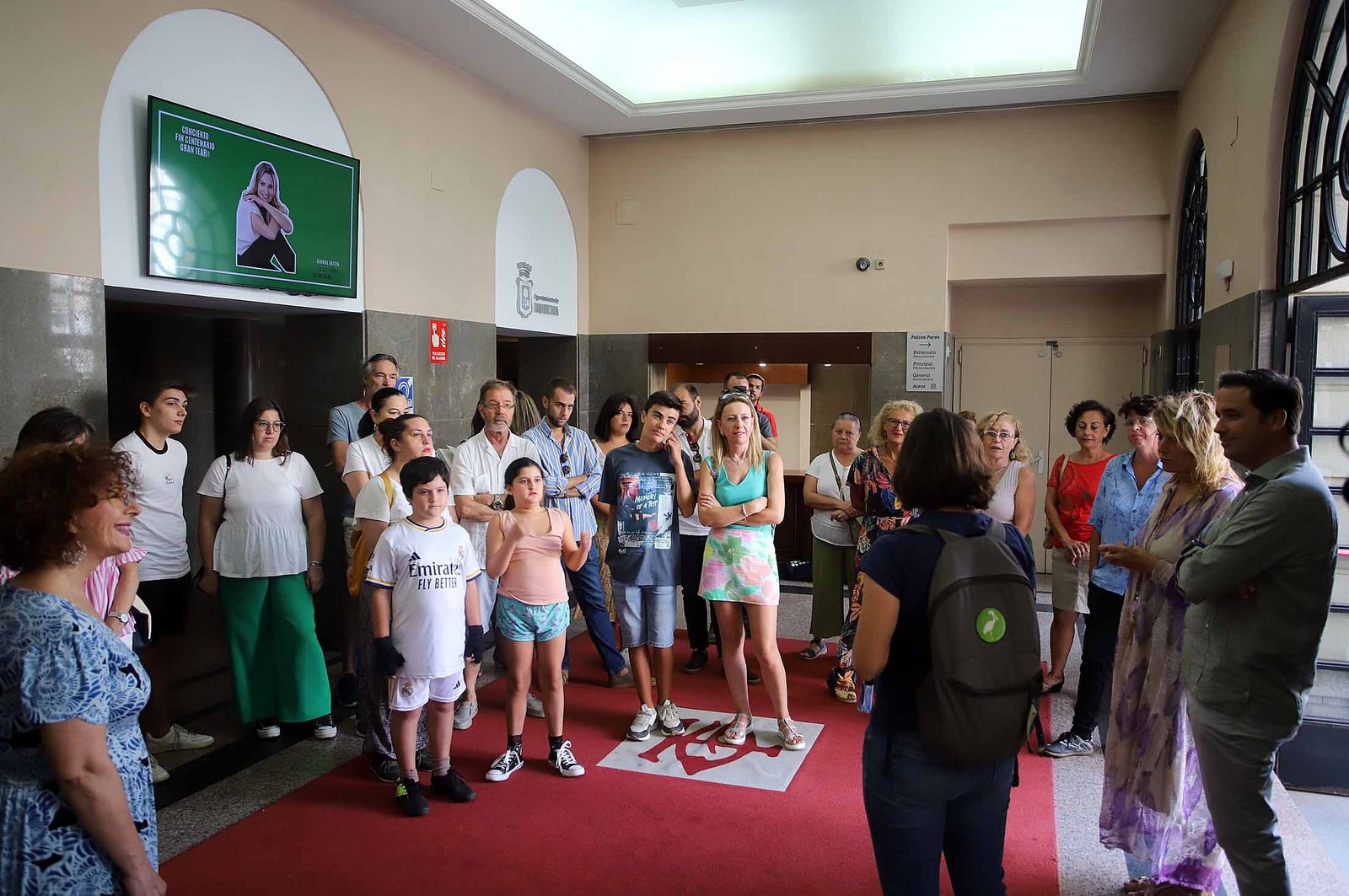 Imágenes de la visita guiada al Gran Teatro de Huelva por su 100 aniversario