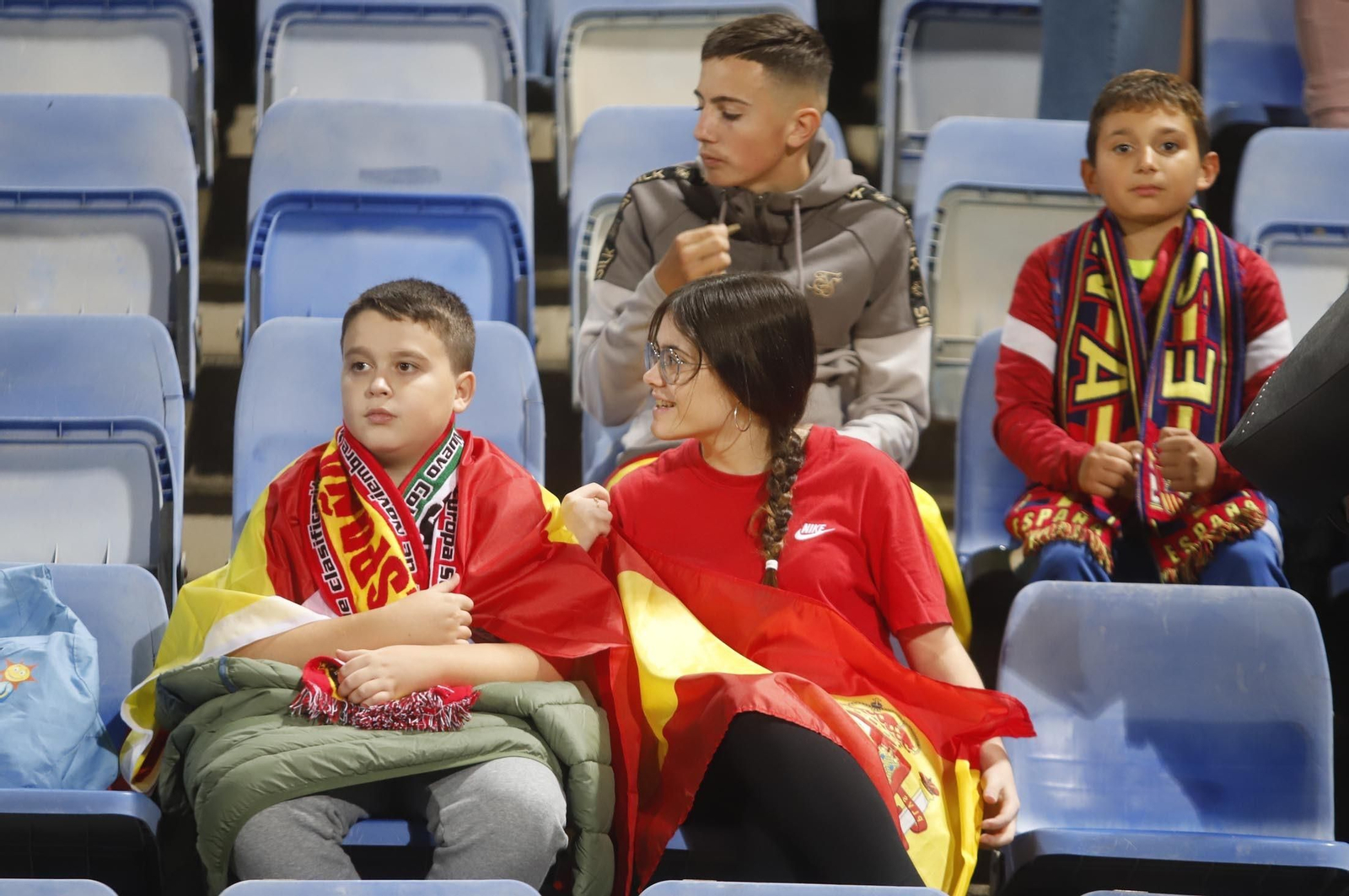 Gran ambiente para ver la selección española sub-21 en Huelva
