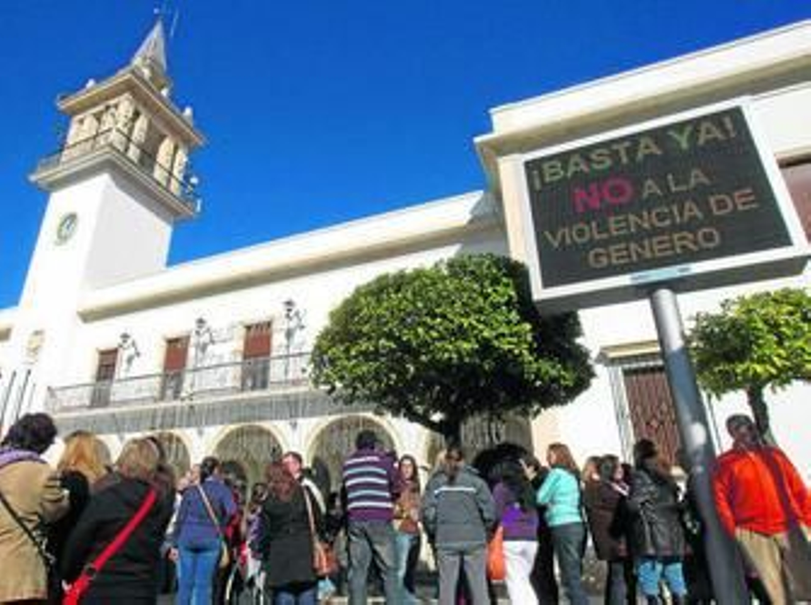 Una concentración en Marchena, en repulsa por un asesinato machista, en una imagen de archivo.