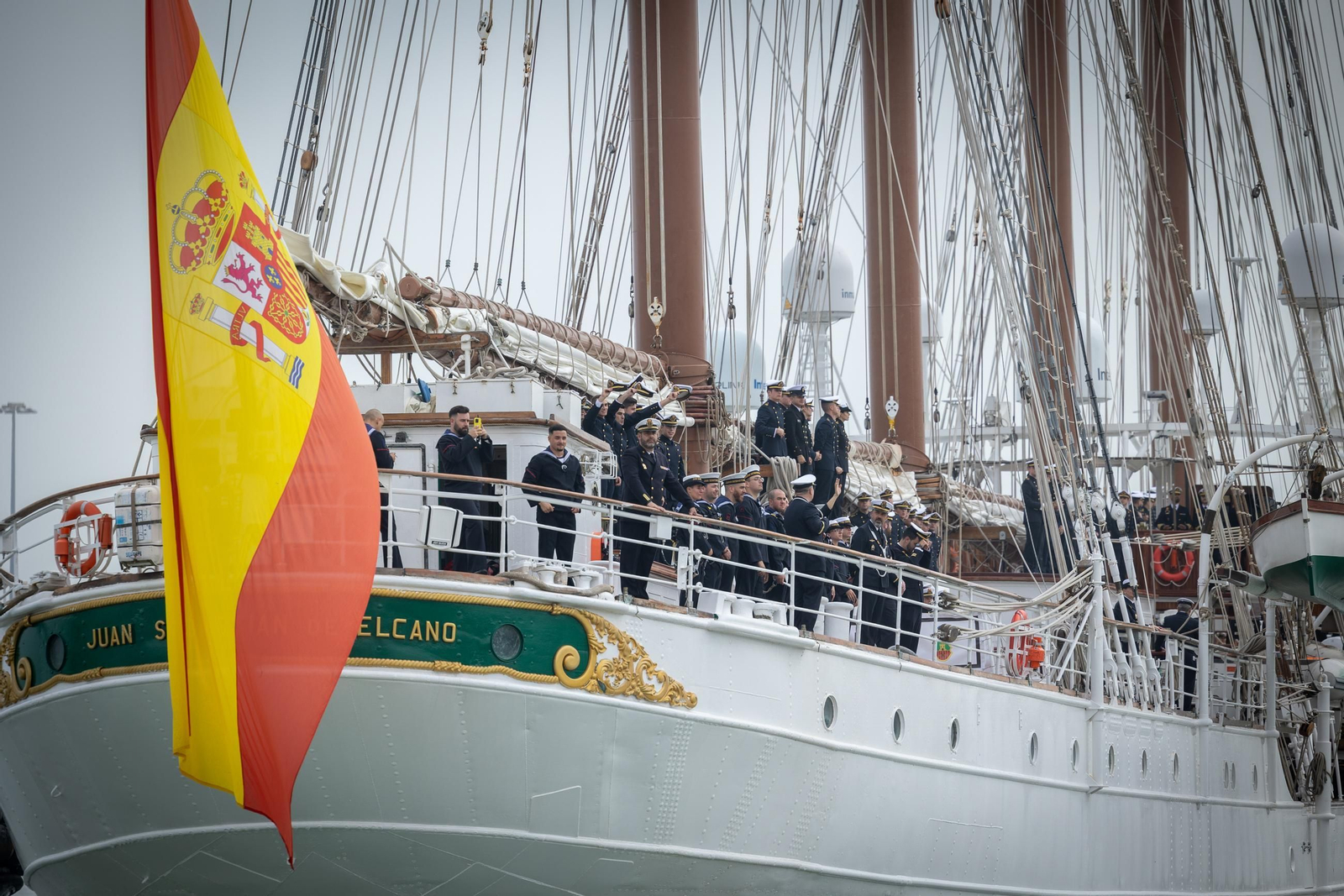 Imágenes de la despedida del 'Elcano' desde Cádiz con la Princesa Leonor como guardiamarina Imágenes de la despedida del 'Elcano' desde Cádiz con la Princesa Leonor como guardiamarina