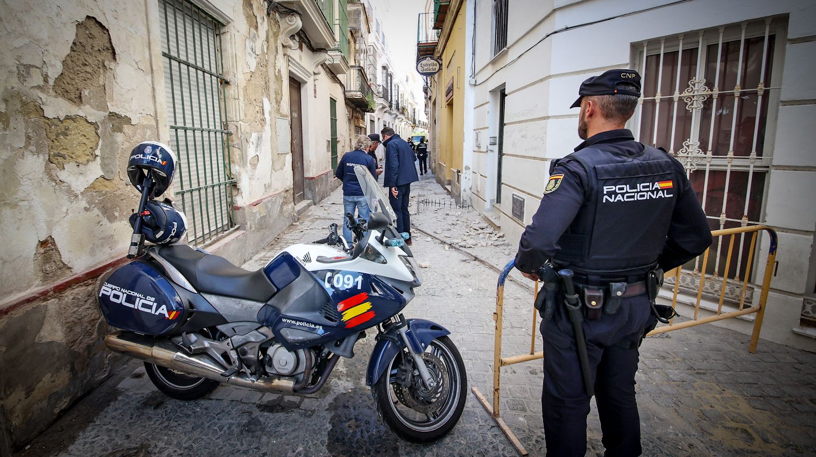 Herida una mujer al caerle una antena de una obra sin licencia en Jerez