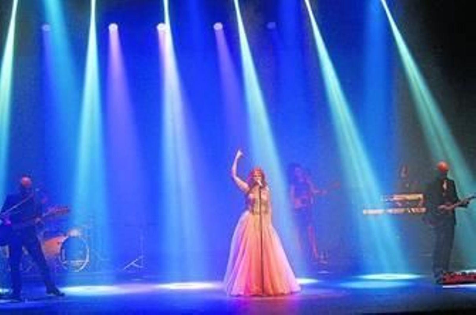 La artista Pastora Soler durante uno de los conciertos de la gira.
