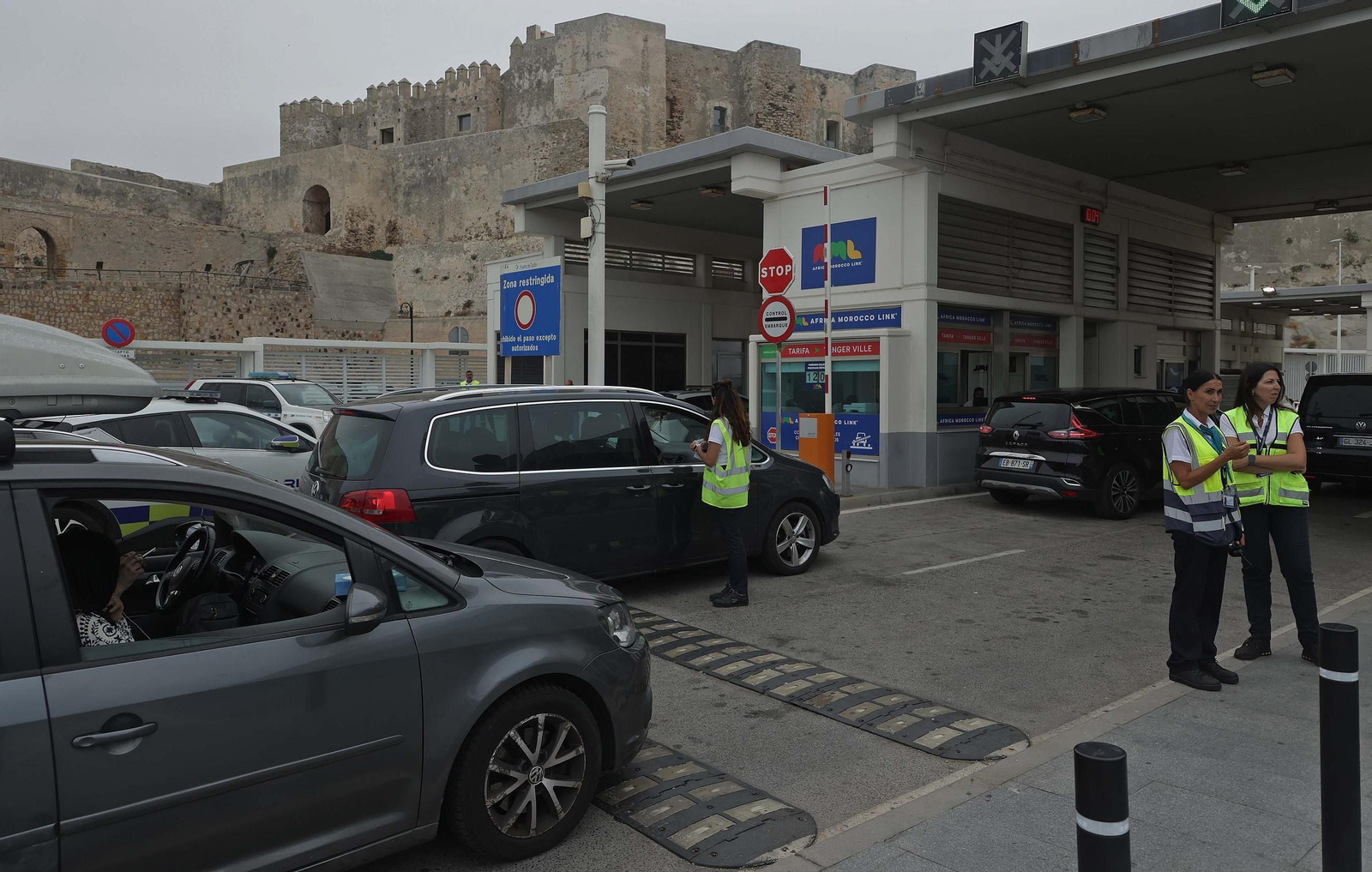 Fotos de la visita de Grande - Marlaska al dispositivo de la OPE en el Puerto de Tarifa
