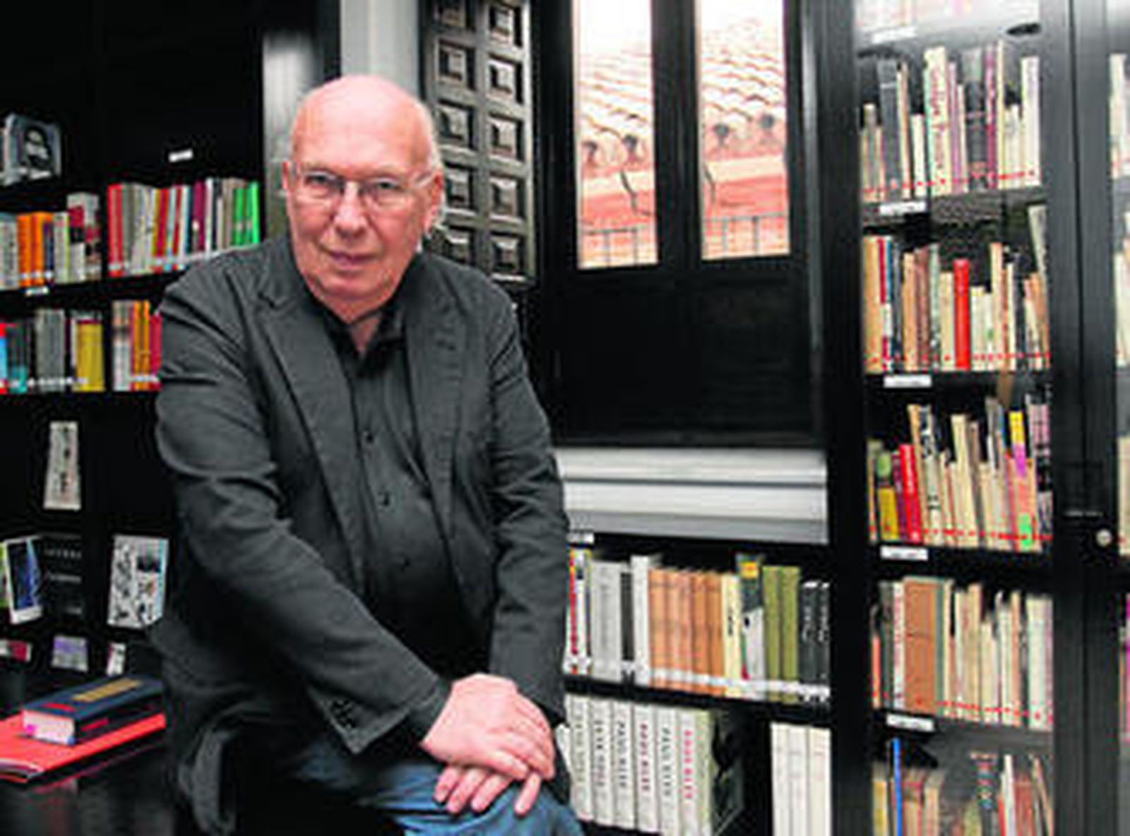 El profesor Werner Hofmann, ayer, en la biblioteca del Museo Picasso Málaga.