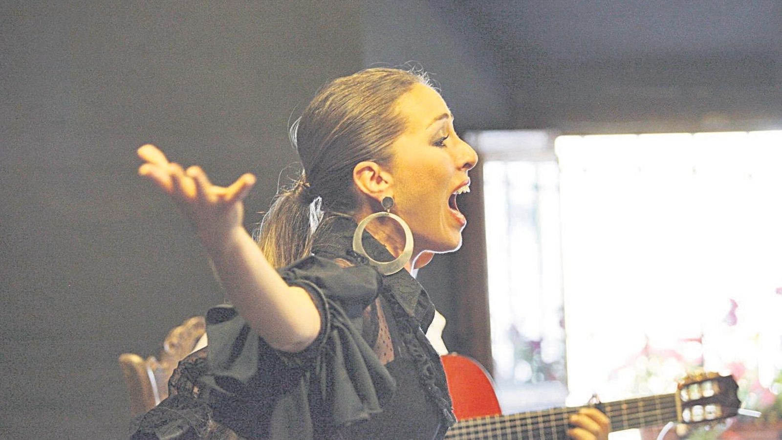 Cantaora en un espectáculo