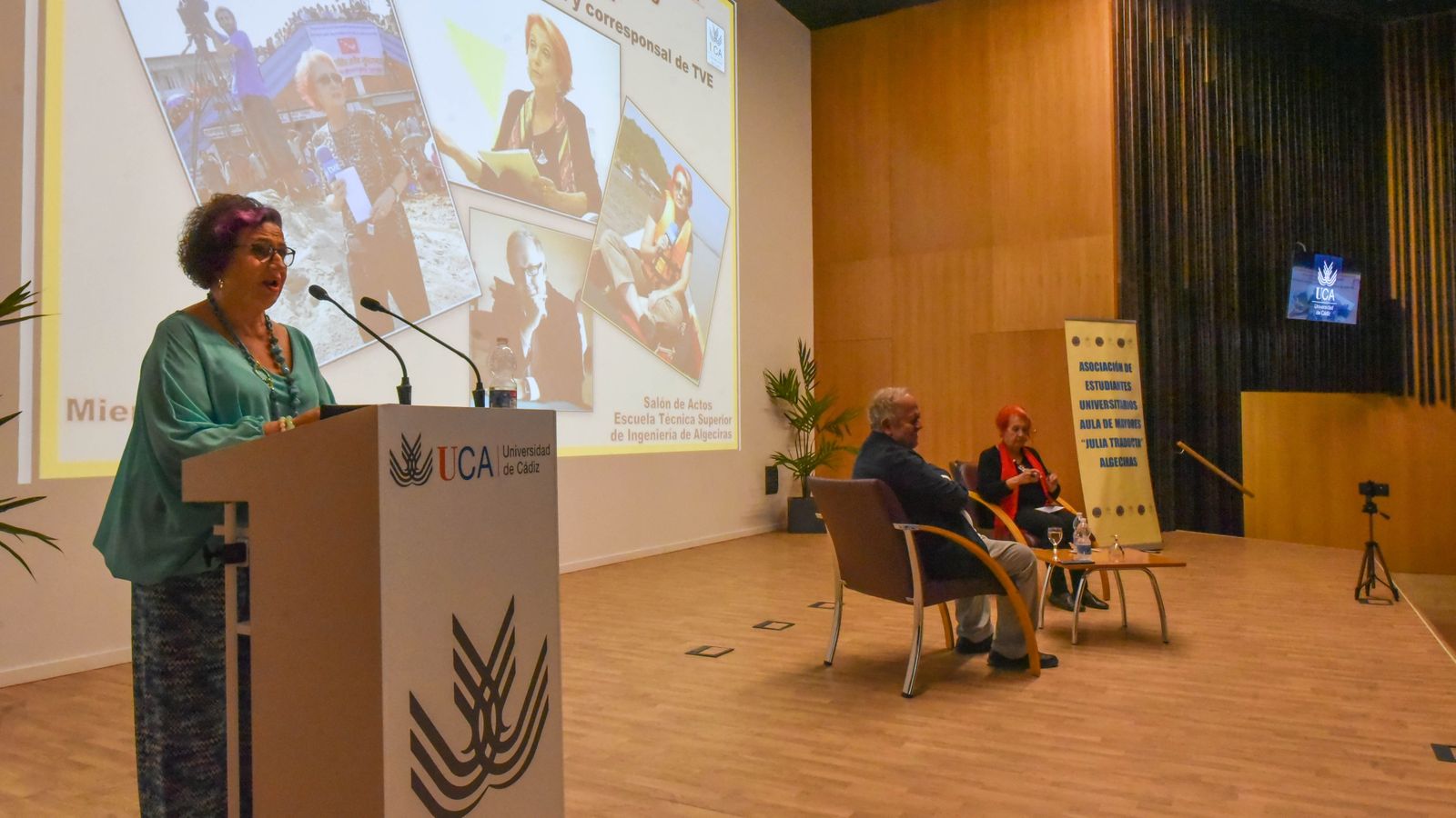 Fotos de la conferencia de Rosa María Calaf con Juan Jose Téllez