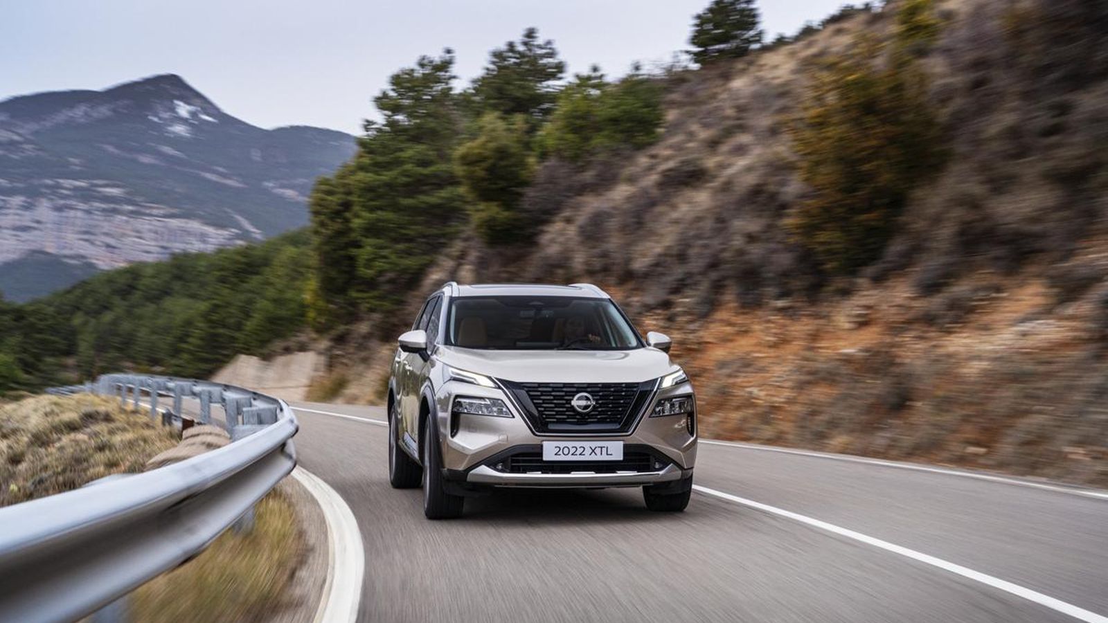 Especialmente las nuevas ayudas a la conducción de este SUV aportan valor añadido en vías rápidas. En cuanto al chasis, la suspensión es de tipo McPherson en el eje delantero y multibrazo en el trasero.