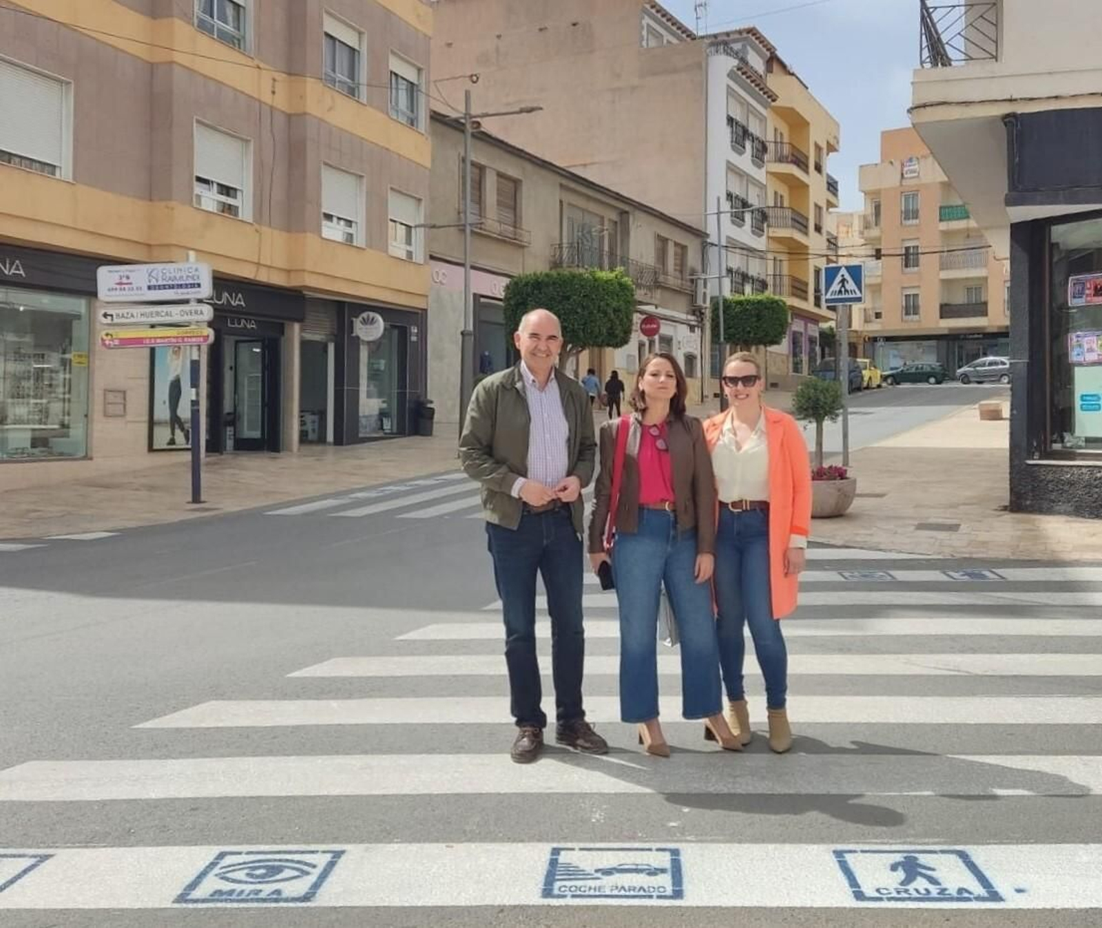 Pictogramas pintados en las calles del municipio.