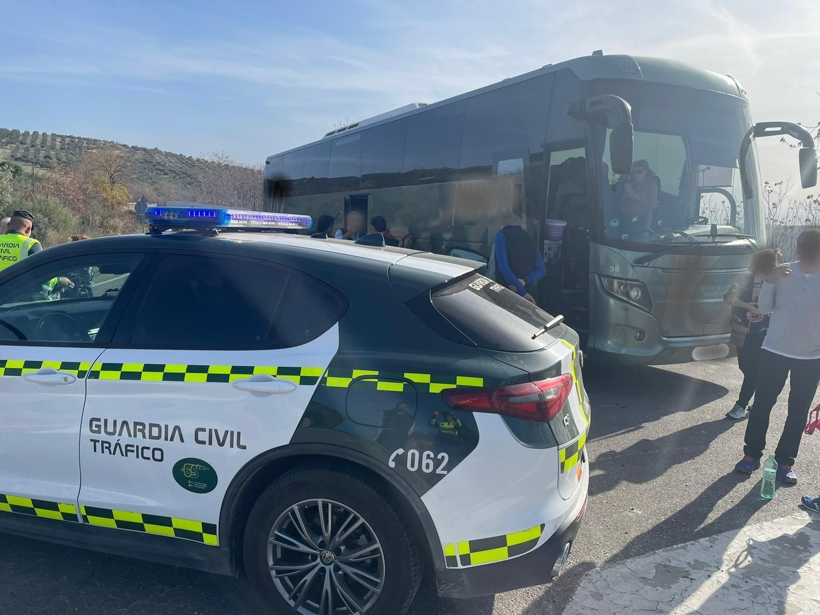 La Guardia Civil de Tráfico intercepta el autobús con el conductor que duplicó la tasa de alcoholemia.