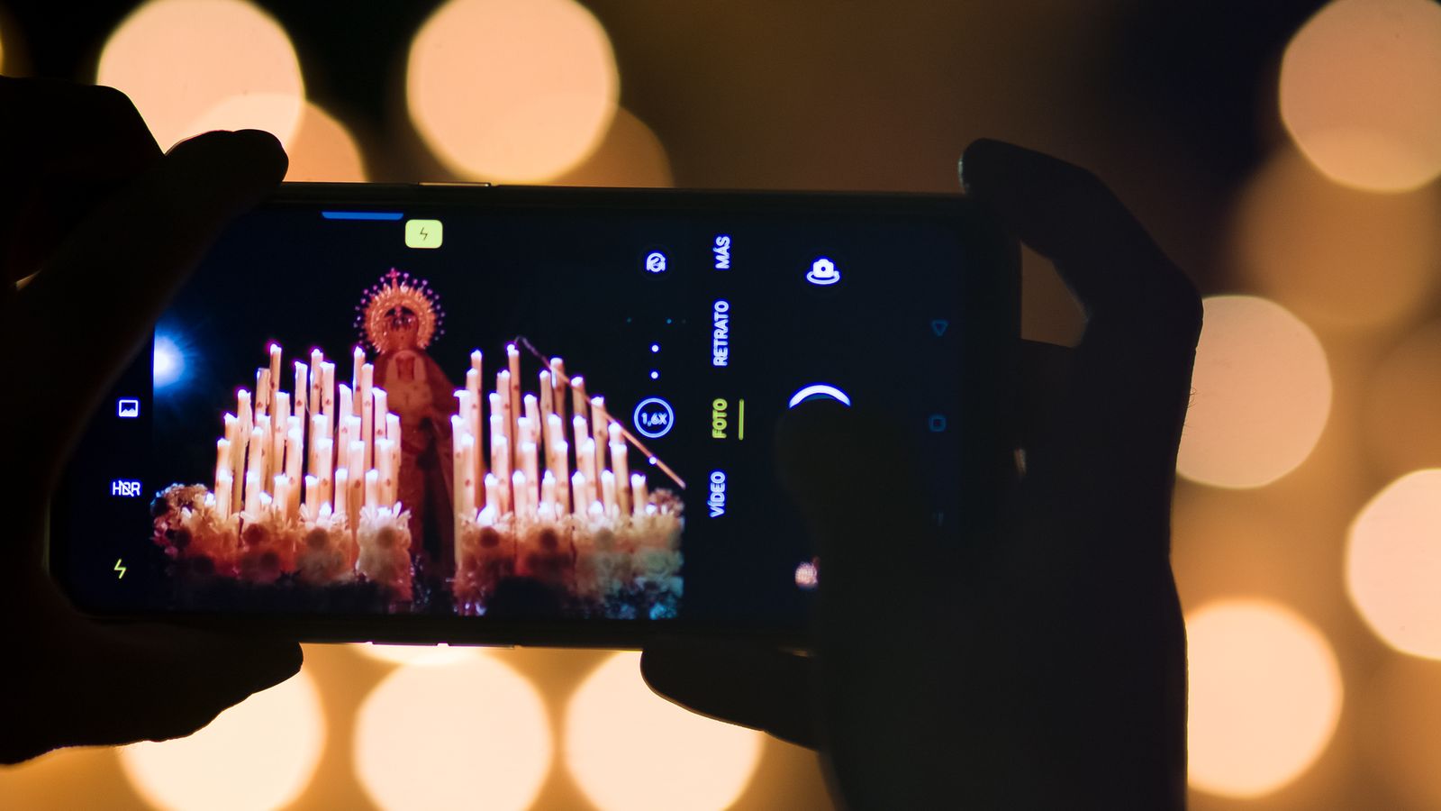 Camas vibra con su patrona en el regreso de las procesiones