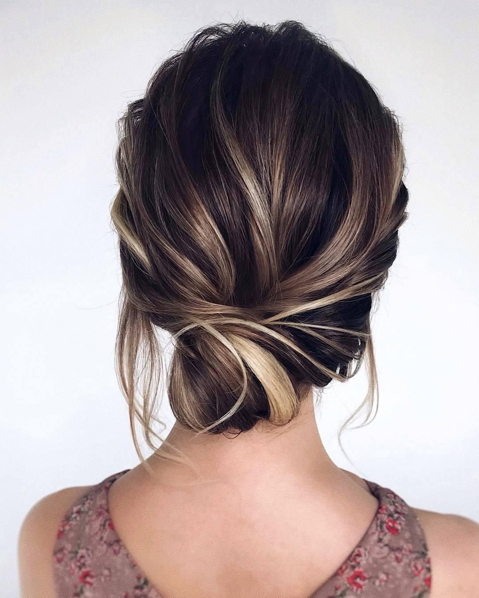 Menos es más y este recogido de @tonyastylist lo demuestra.