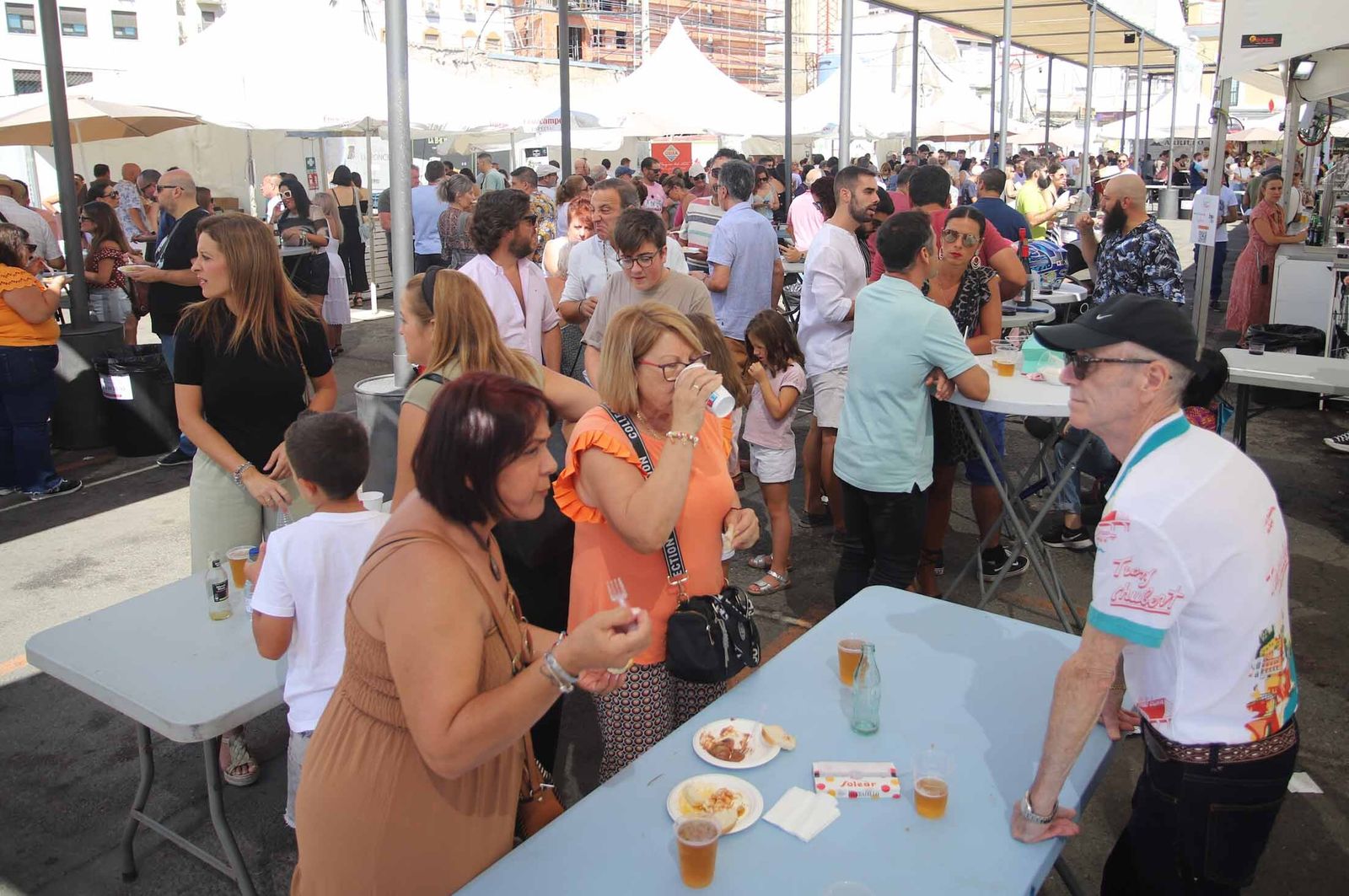 Imágenes del ambiente en la Feria de la Tapa de Huelva