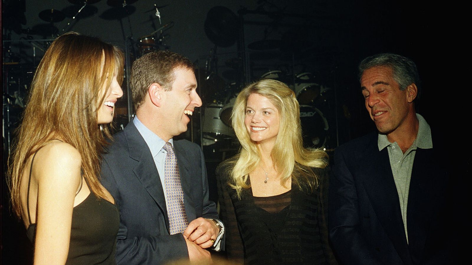 El duque de York, con Epstein, en una fiesta.