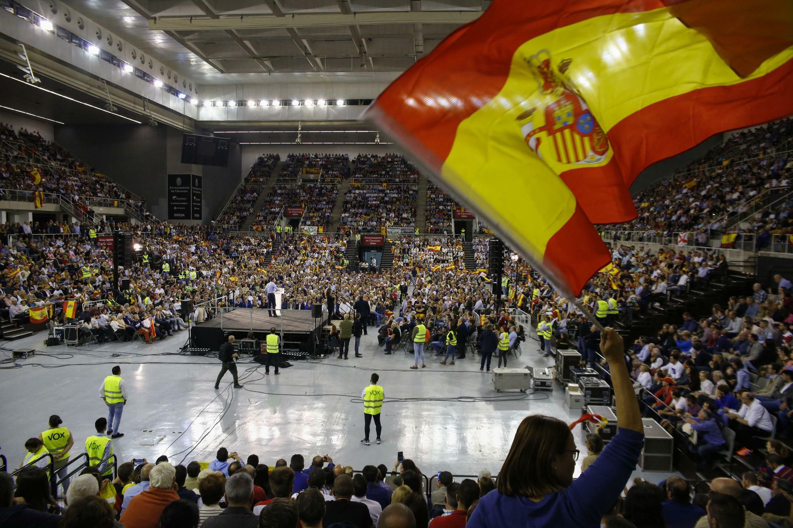 Fotos del 'llenazo' de Vox en Granada