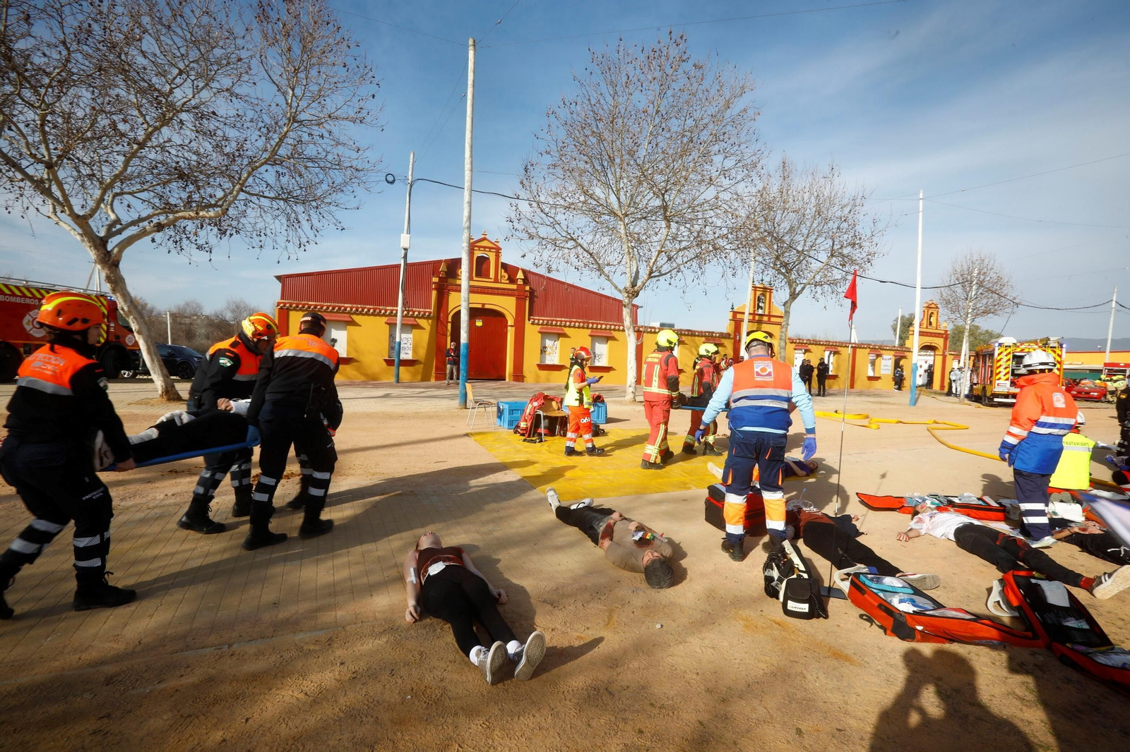 El simulacro de actuación ante una explosión en la Feria de Córdoba, en imágenes