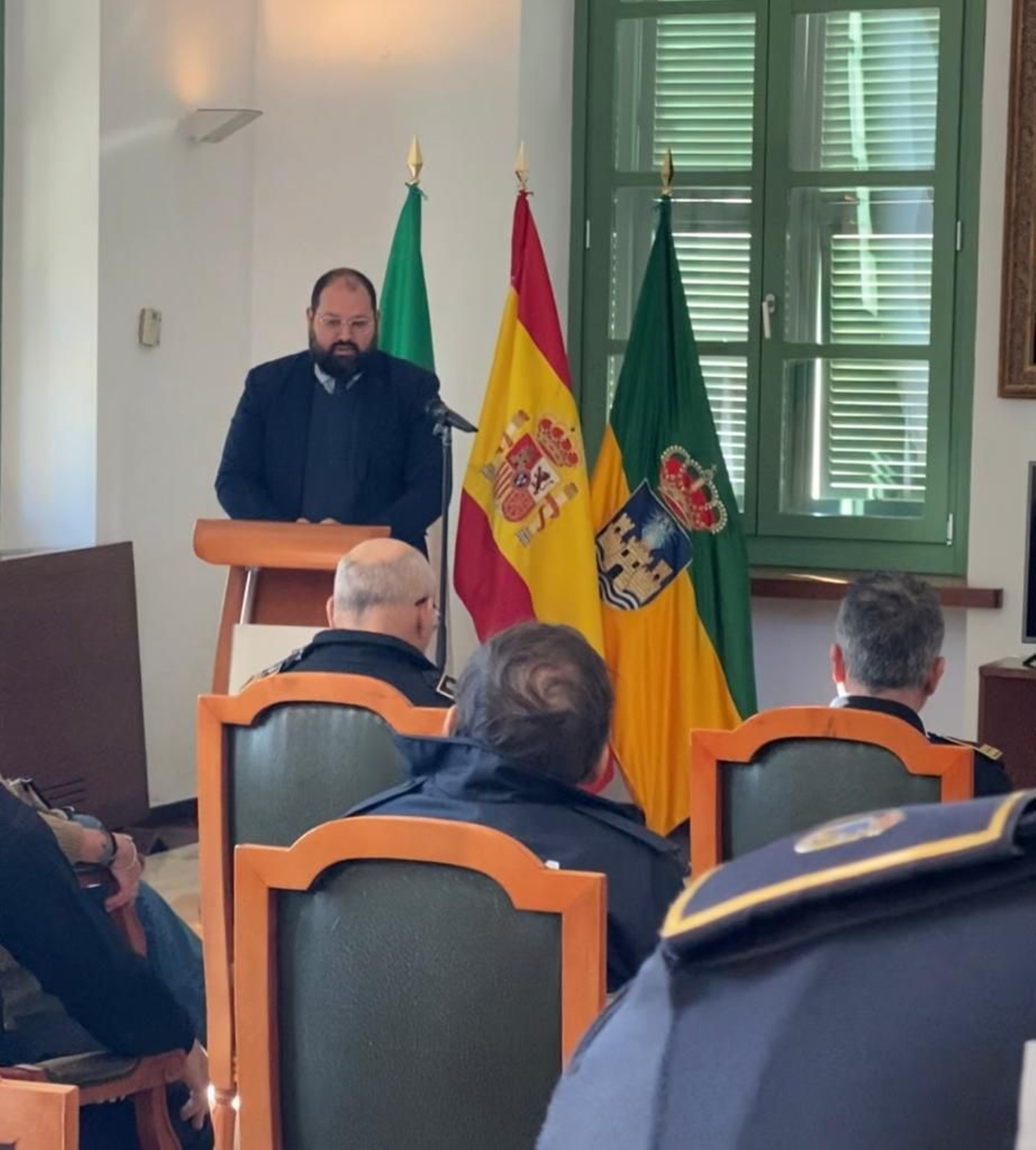 Los nuevos oficiales han sido recibidos en el Ayuntamiento.
