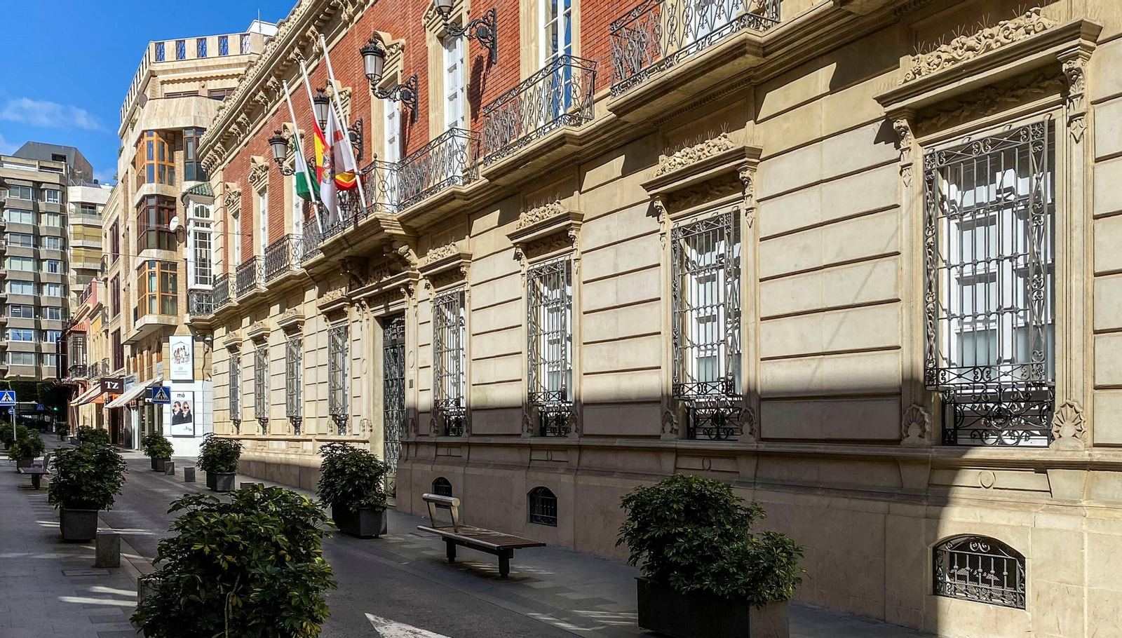 Fachada del Palacio Provincial de la Diputación de Almería.
