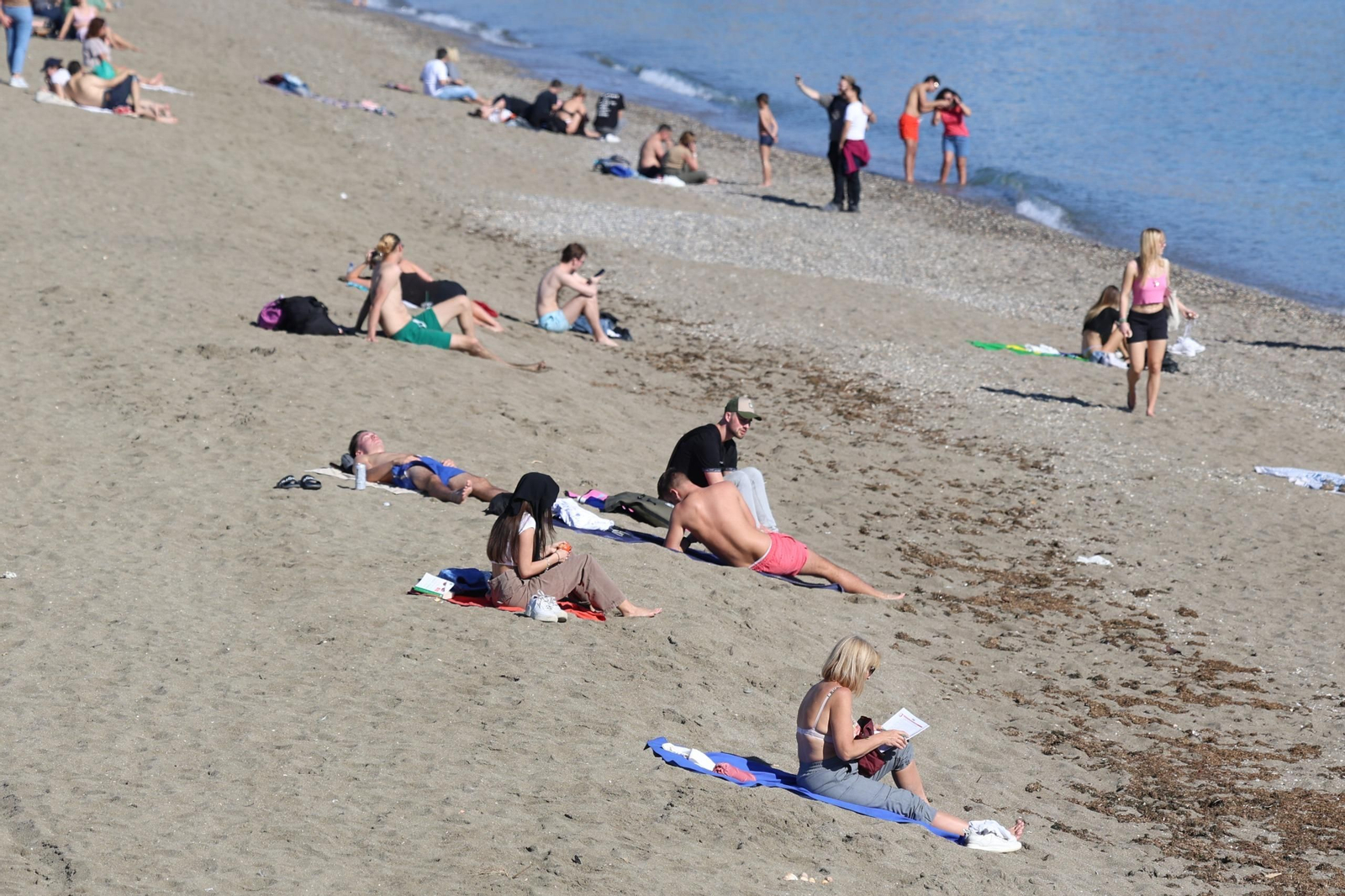 Enero y... día de playa en Málaga: la subida de las temperaturas deja estas imágenes Enero y... día de playa en Málaga: la subida de las temperaturas deja estas imágenes