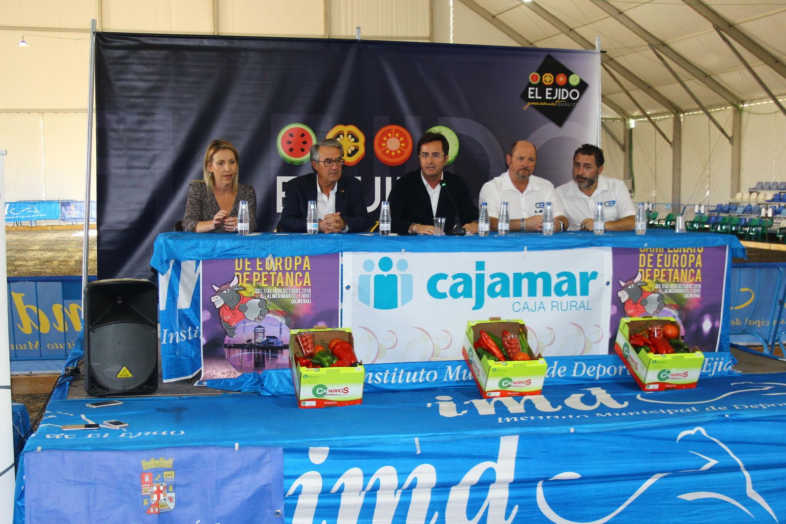 Representantes políticos, federativos y del club Santa María del Águila.