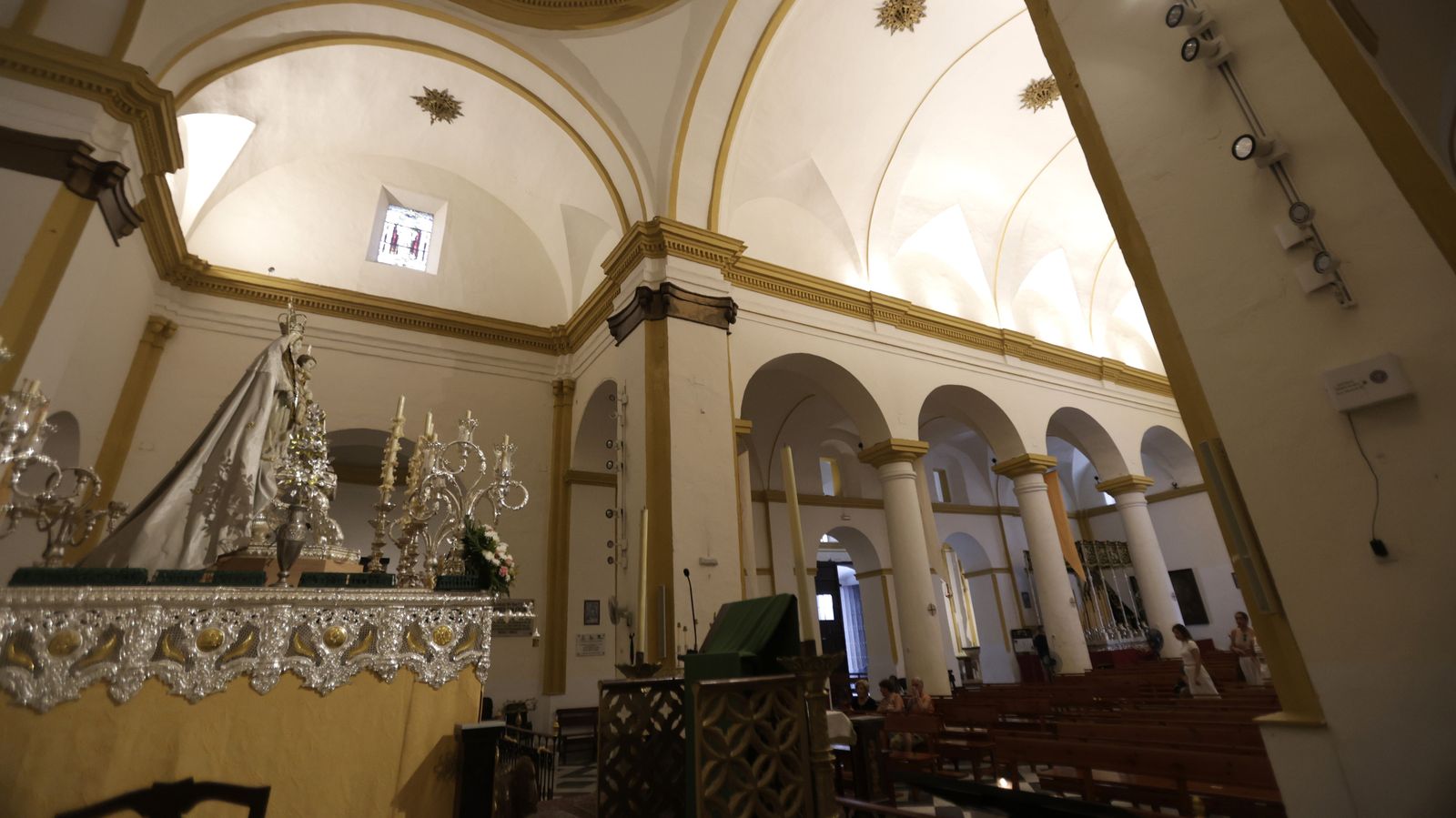 Preparativos en las iglesias de Algeciras para la Magna Mariana, en imágenes